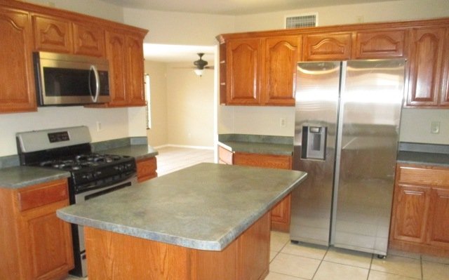 NORTHEAST: 4 BR, 3 BA *** REFRIGERATED AIR *** property image
