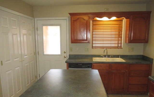 NORTHEAST: 4 BR, 3 BA *** REFRIGERATED AIR *** property image