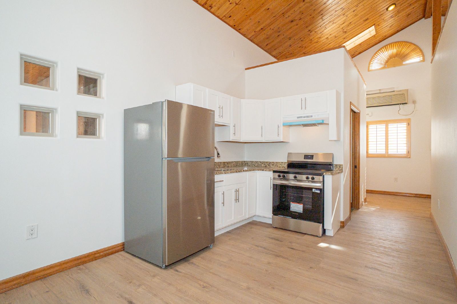 CENTRAL: DOWNSTAIRS 1 BR, 1 BA  APARTMENT property image