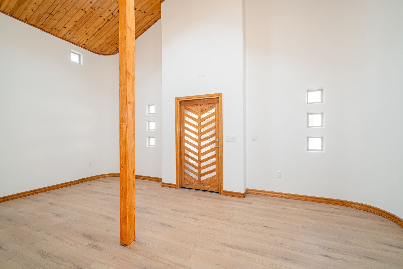 CENTRAL: DOWNSTAIRS 1 BR, 1 BA  APARTMENT property image