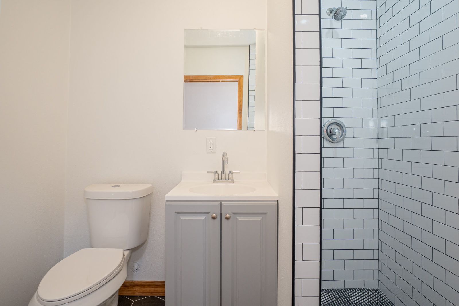 CENTRAL: DOWNSTAIRS 1 BR, 1 BA  APARTMENT property image