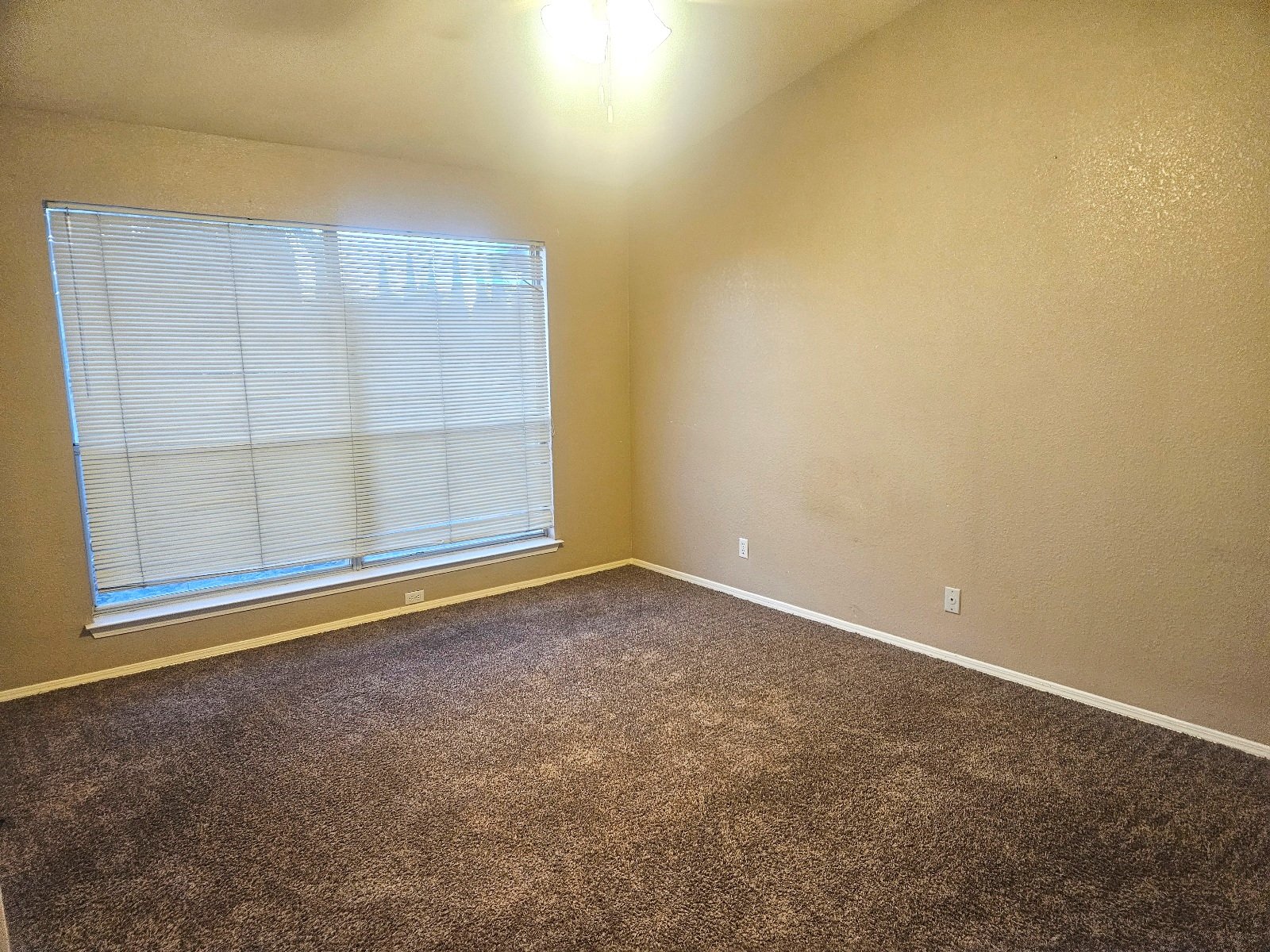 WESTSIDE: 3 BR, 2 BTH REFRIGERATED AIR*** property image