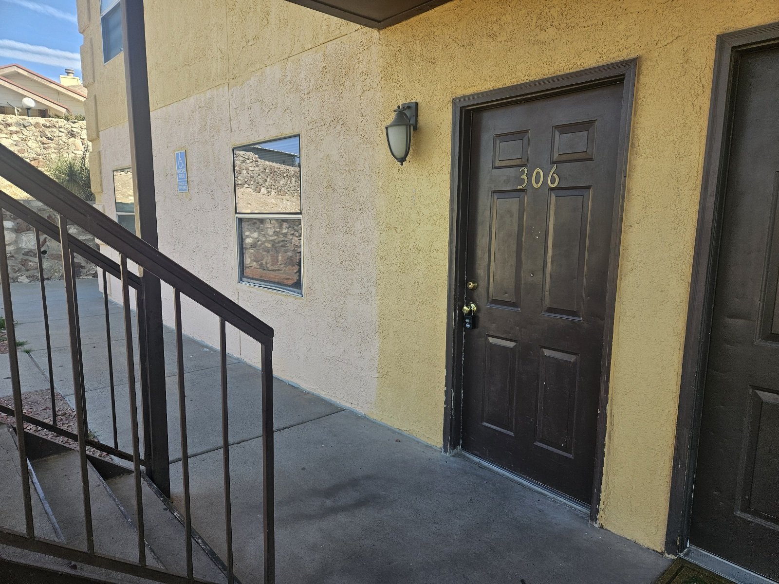 WESTSIDE: 2 BR, 1 BA REFRIGERATED AIR property image