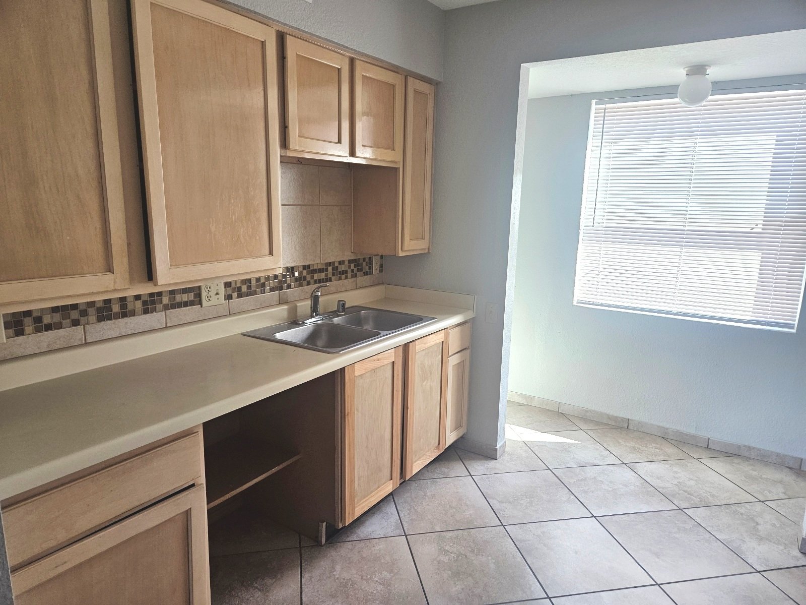 WESTSIDE: 2 BR, 1 BA REFRIGERATED AIR property image
