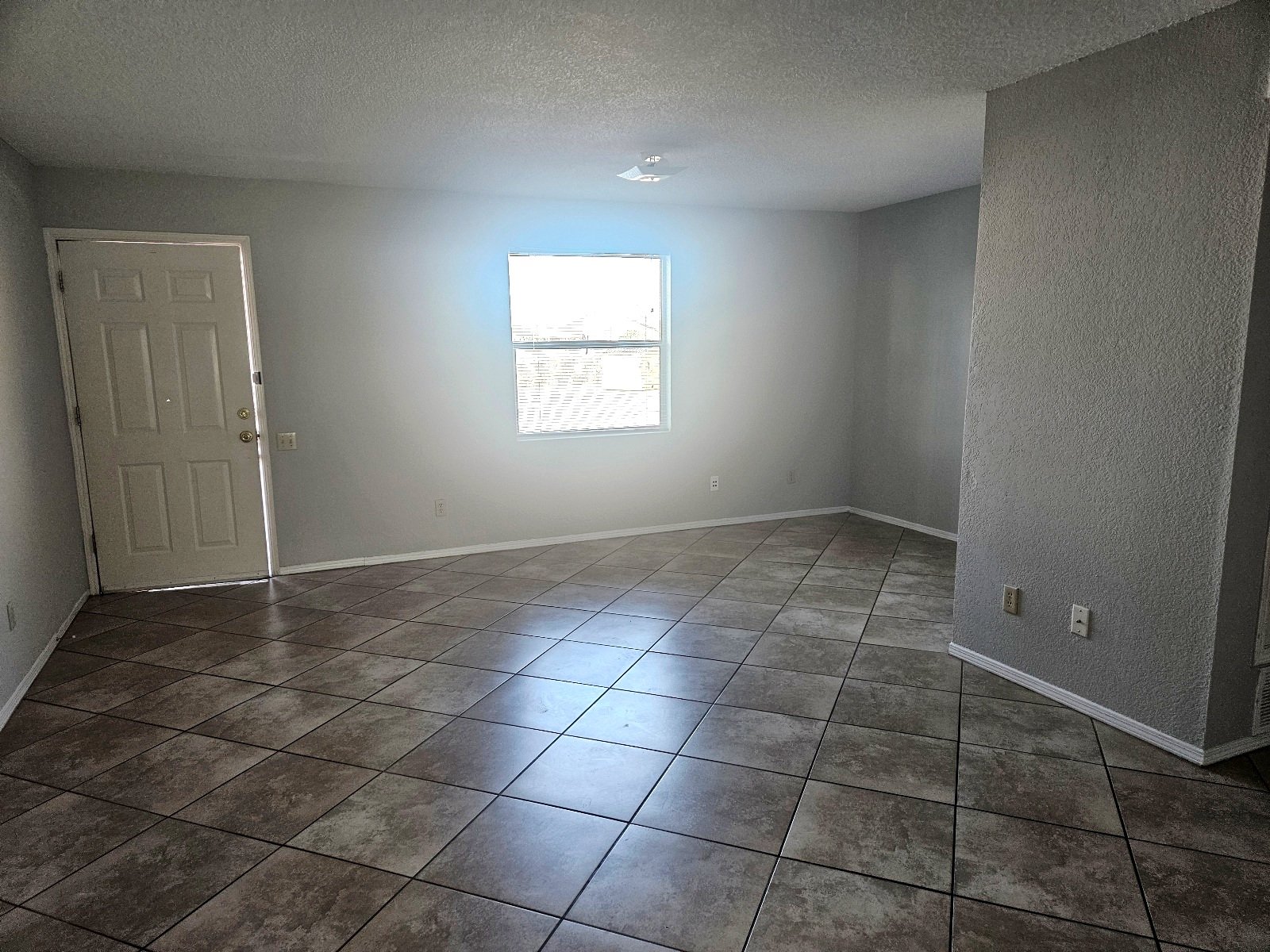 WESTSIDE: 2 BR, 1 BA REFRIGERATED AIR property image