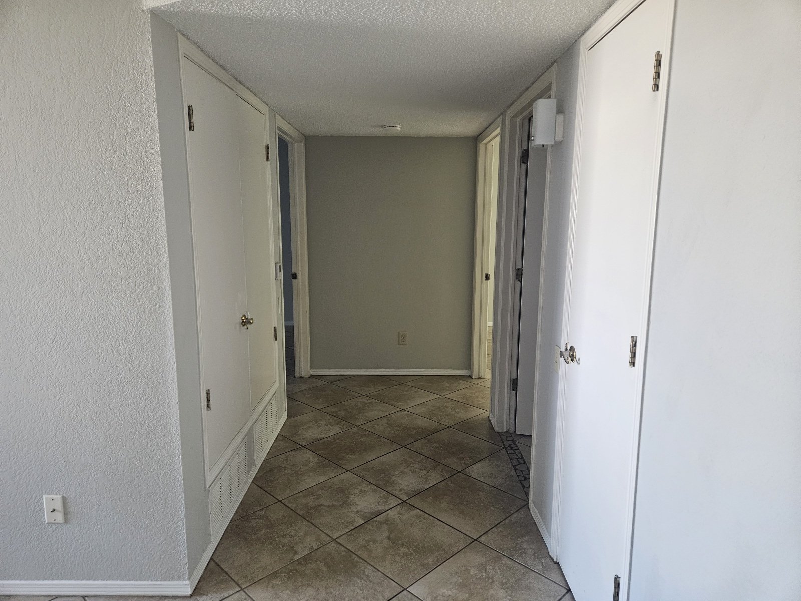 WESTSIDE: 2 BR, 1 BA REFRIGERATED AIR property image