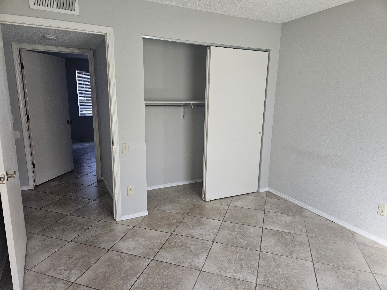 WESTSIDE: 2 BR, 1 BA REFRIGERATED AIR property image