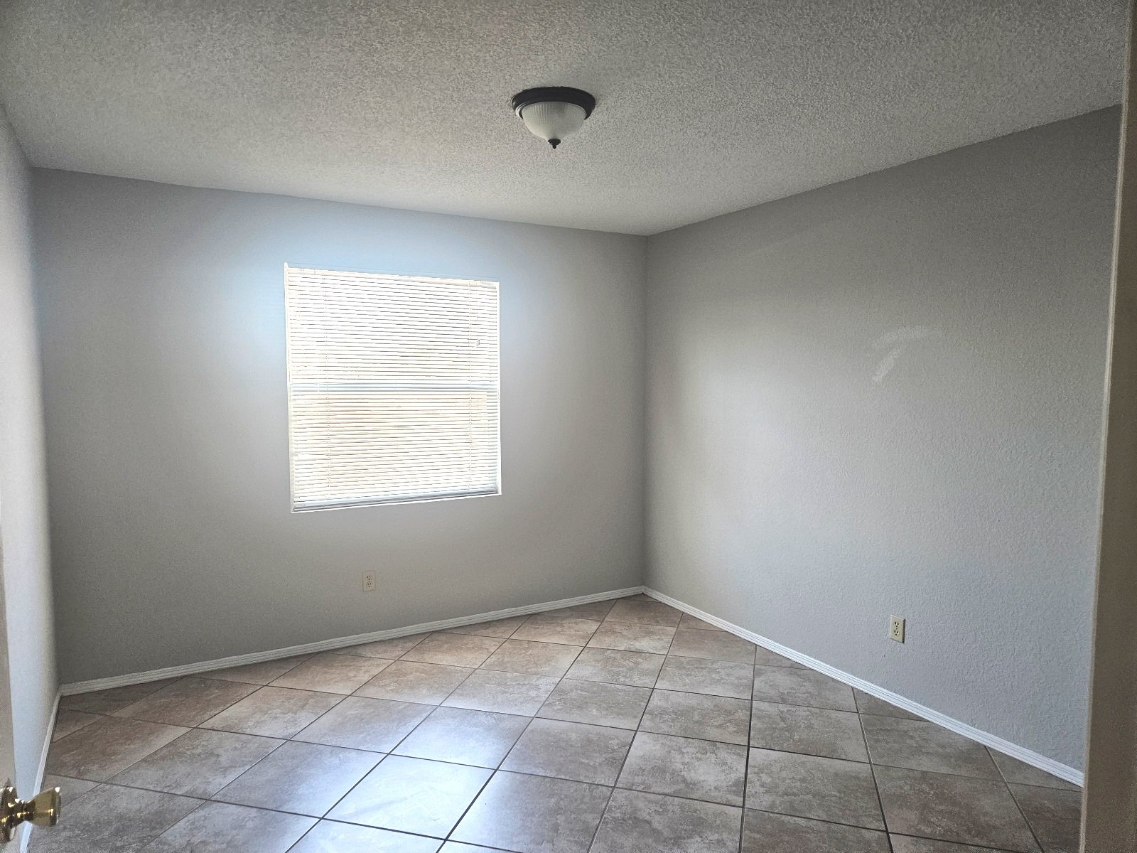 WESTSIDE: 2 BR, 1 BA REFRIGERATED AIR property image