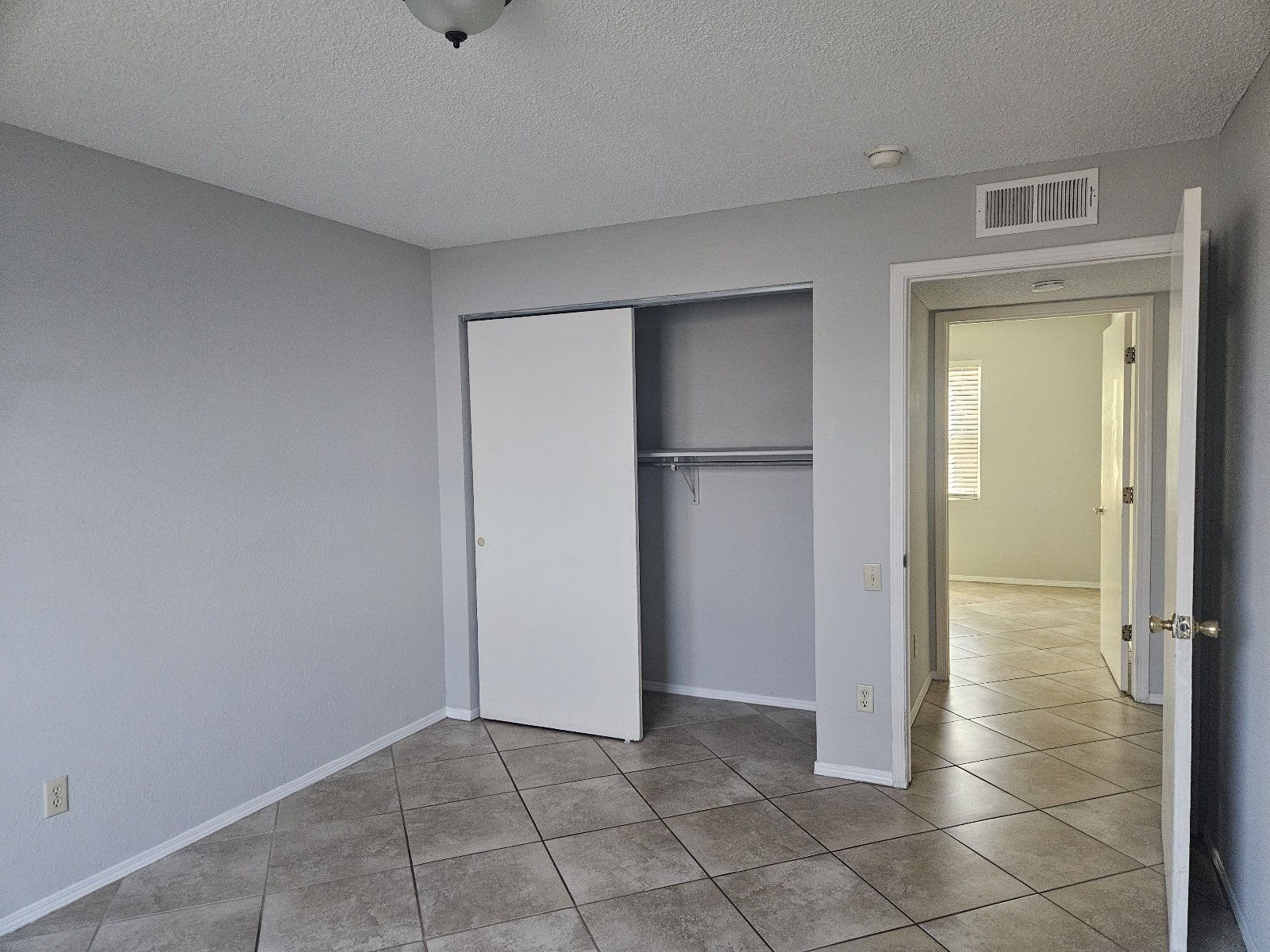 WESTSIDE: 2 BR, 1 BA REFRIGERATED AIR property image