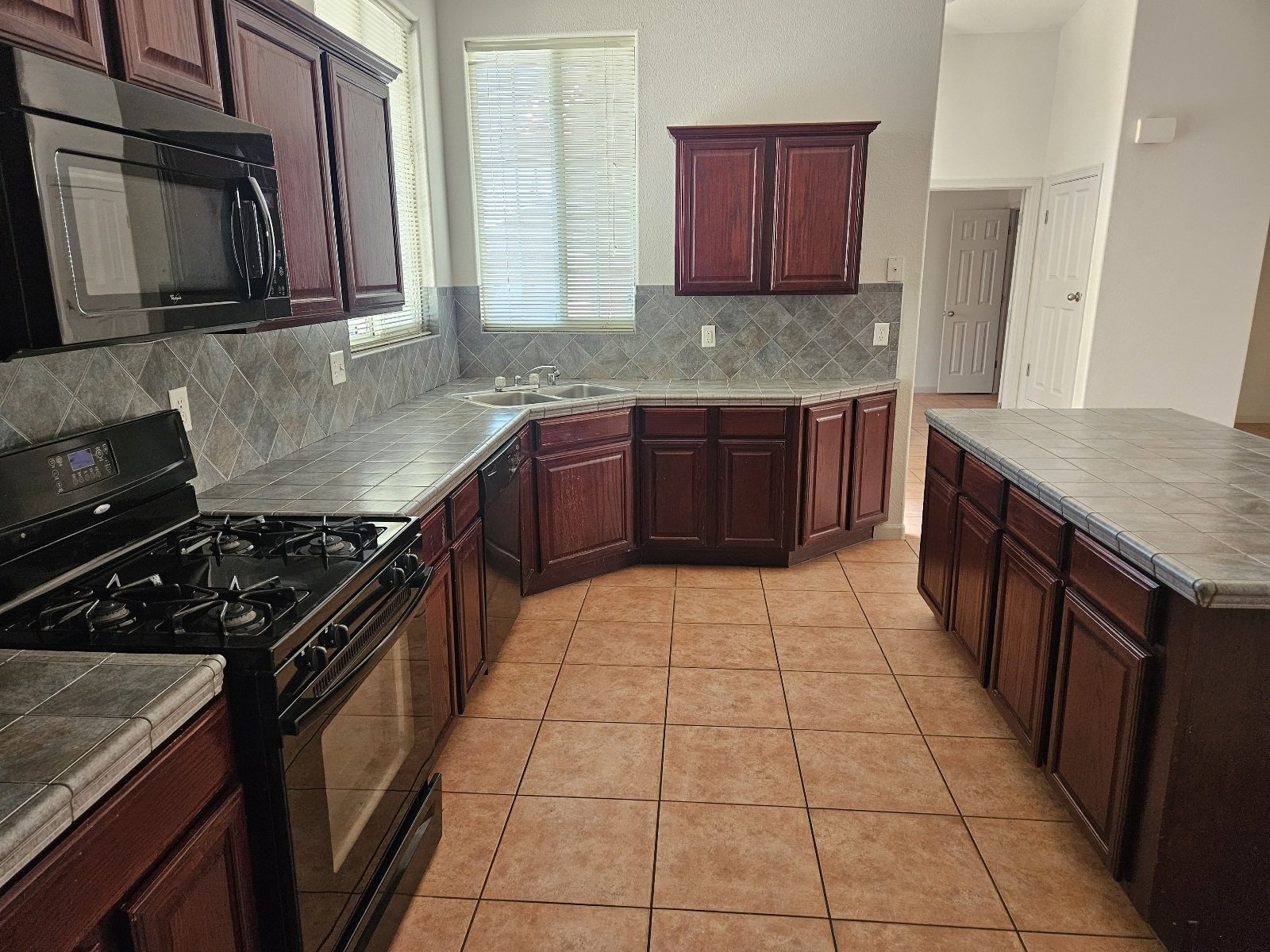 CANUTILLO: 3 BR, 2 BA SINGLE HOME WITH REFRIGERATED AIR property image