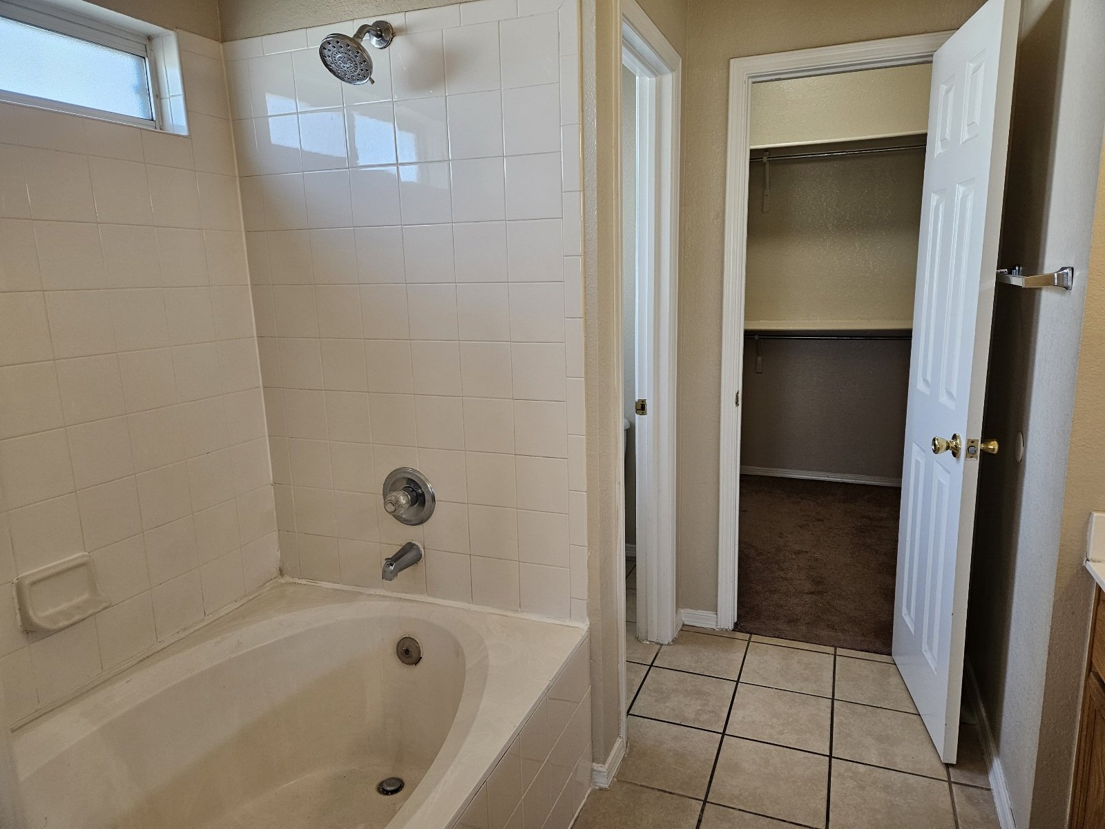 EASTSIDE: REFRIGERATED AIR!  4 BR, 2.5 BTH property image