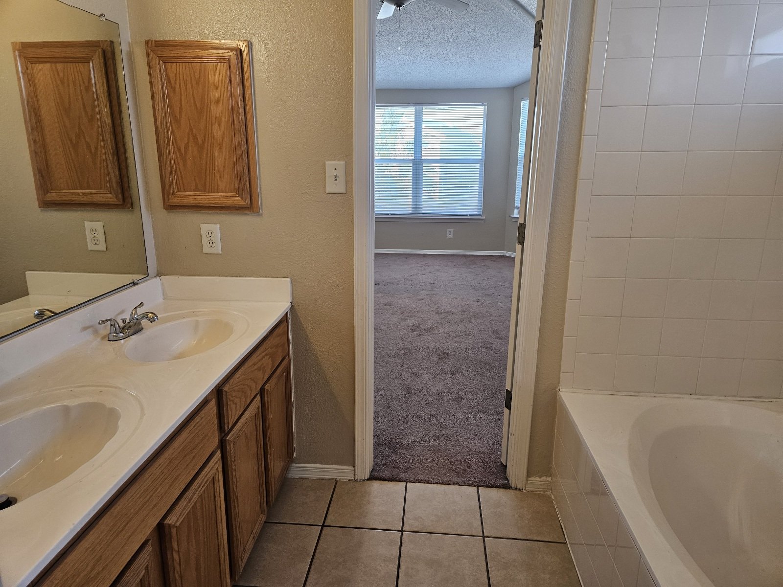 EASTSIDE: REFRIGERATED AIR!  4 BR, 2.5 BTH property image