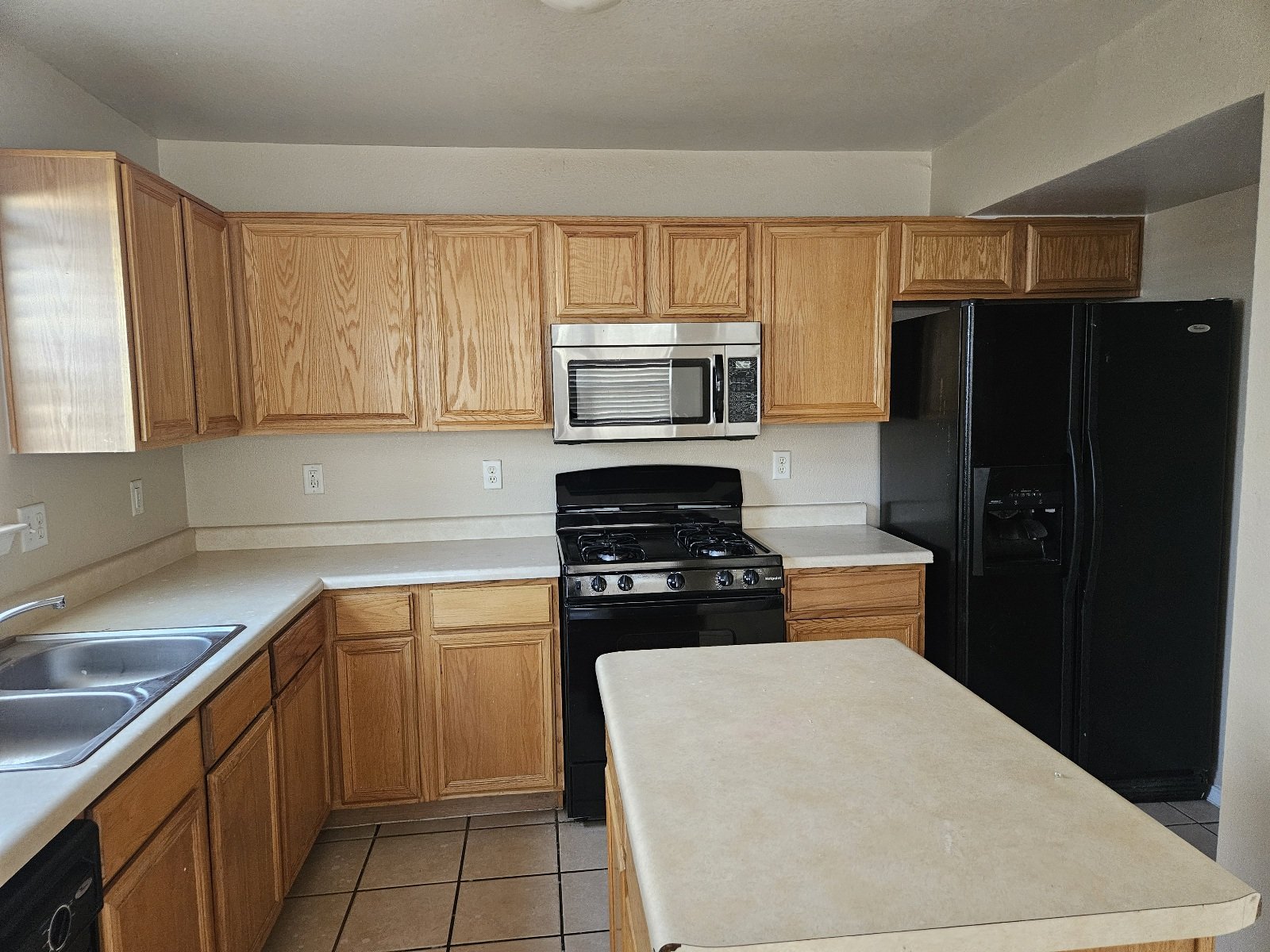 EASTSIDE: REFRIGERATED AIR!  4 BR, 2.5 BTH property image