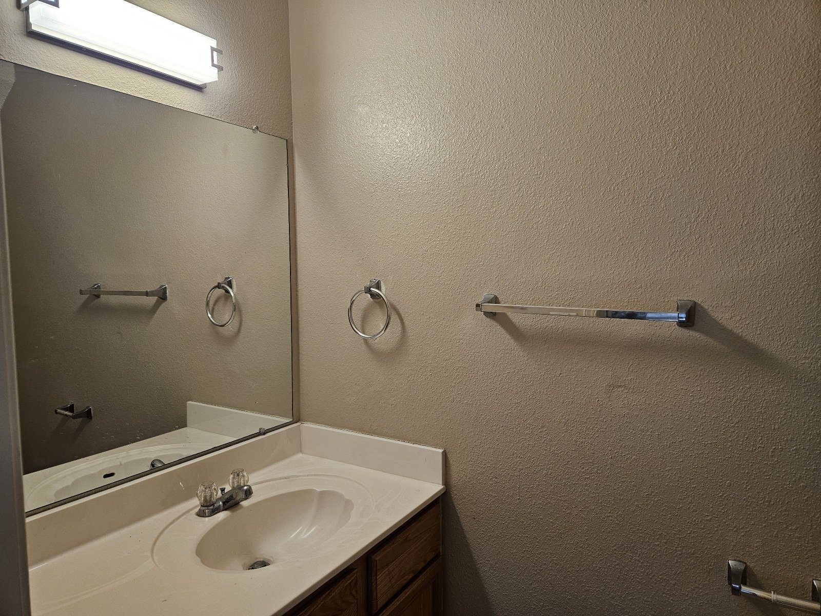 EASTSIDE: REFRIGERATED AIR!  4 BR, 2.5 BTH property image