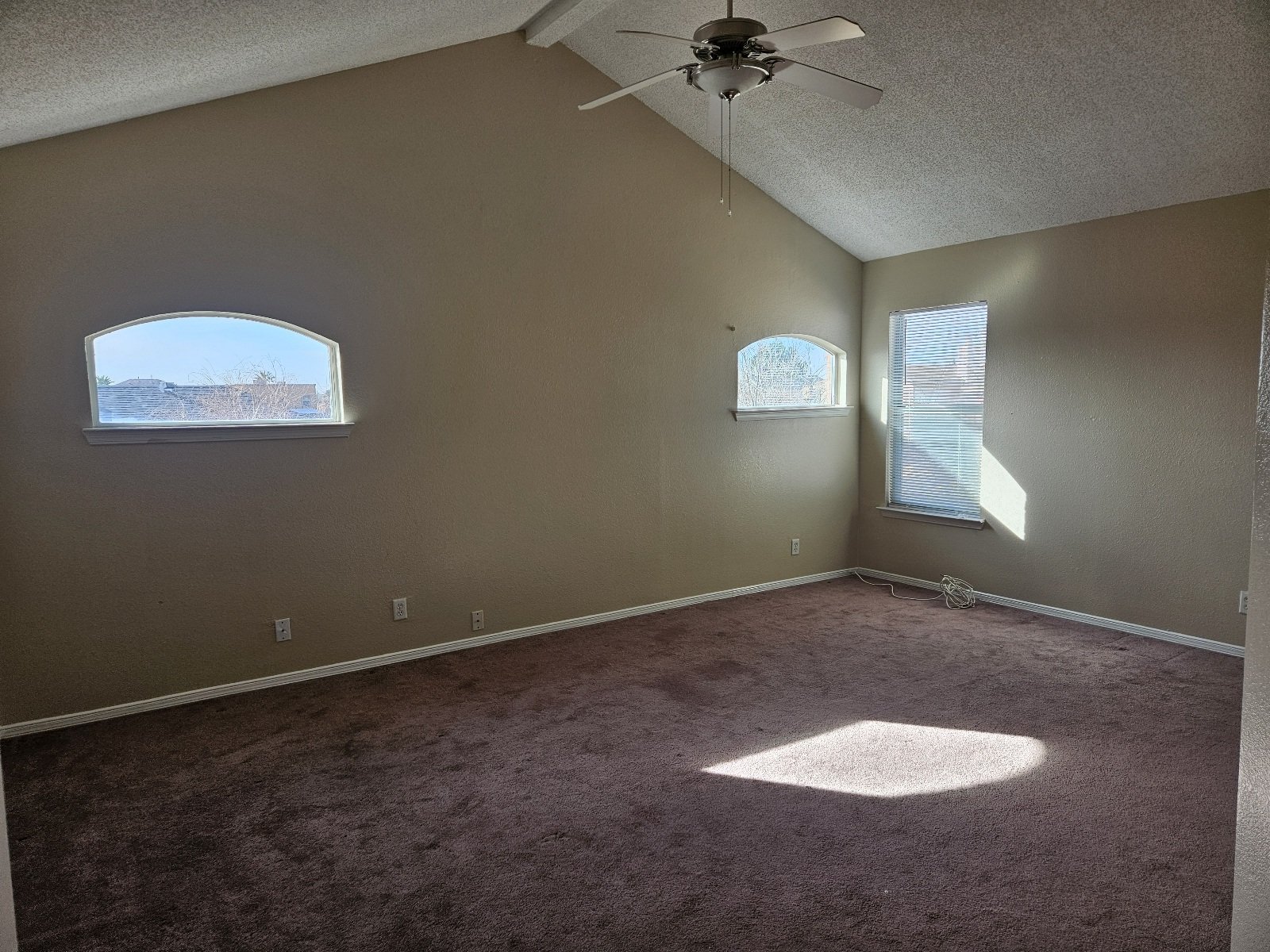 EASTSIDE: REFRIGERATED AIR!  4 BR, 2.5 BTH property image