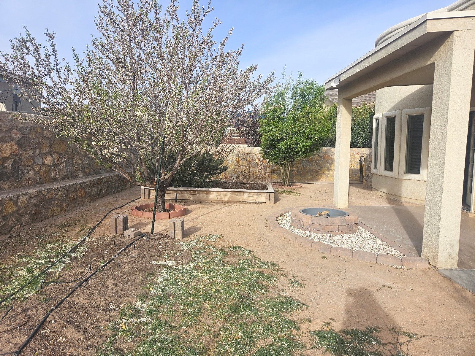 NORTHEAST: 3 BR, 2 BA ***REFRIGERATED AIR!!! property image