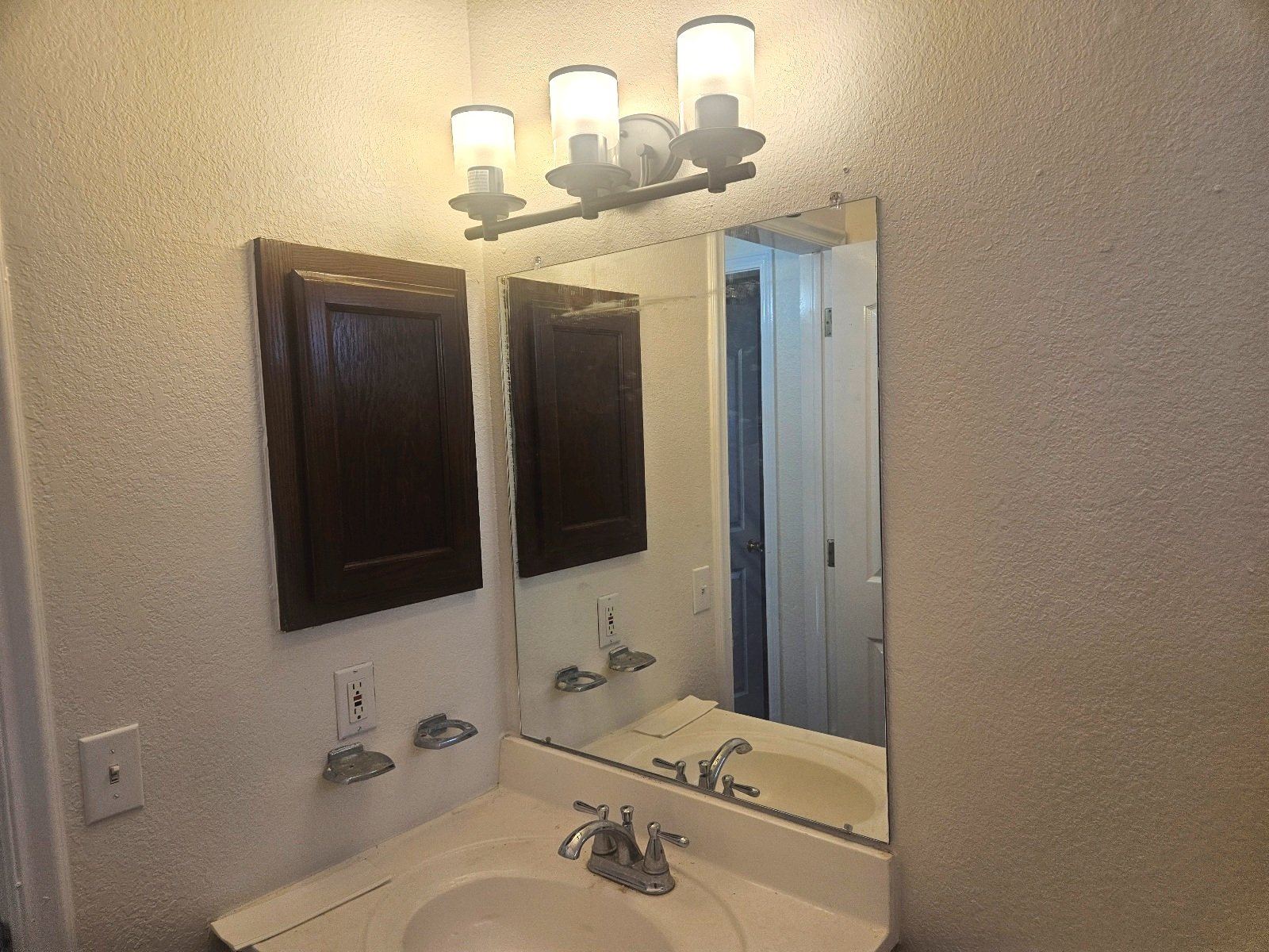 EASTSIDE: 3 BR, 2 BA 2 STORY HOME property image