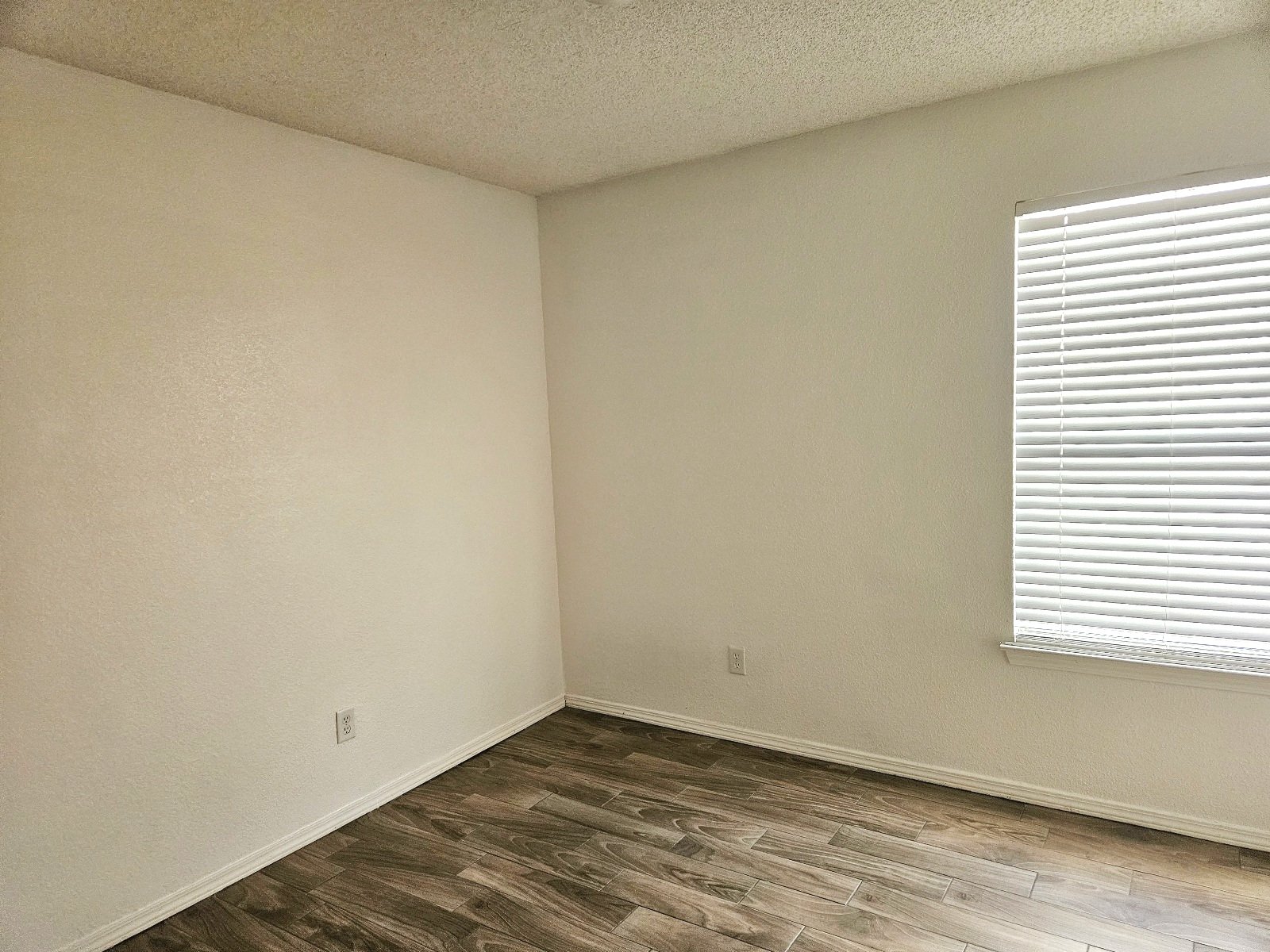 EAST : 3 BR, 2 BTH ***REFRIGERATED AIR*** property image