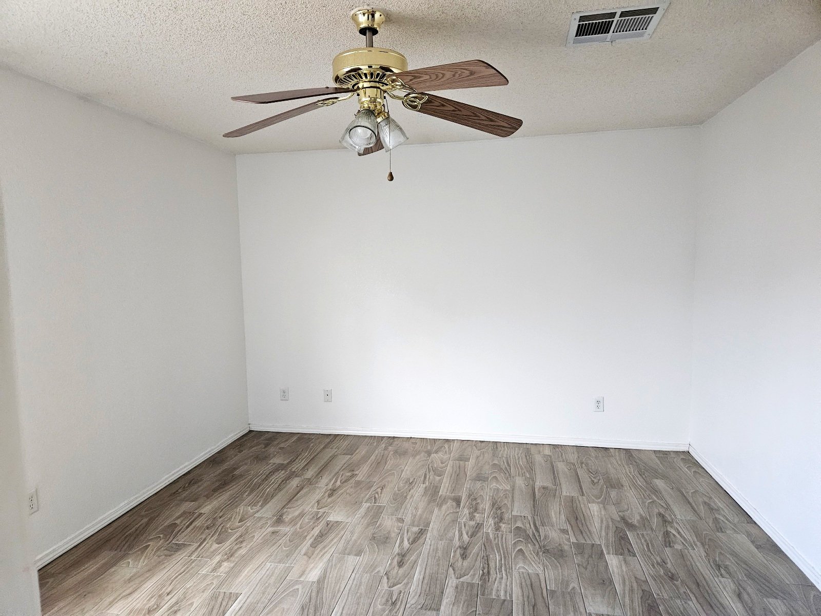 EAST : 3 BR, 2 BTH ***REFRIGERATED AIR*** property image