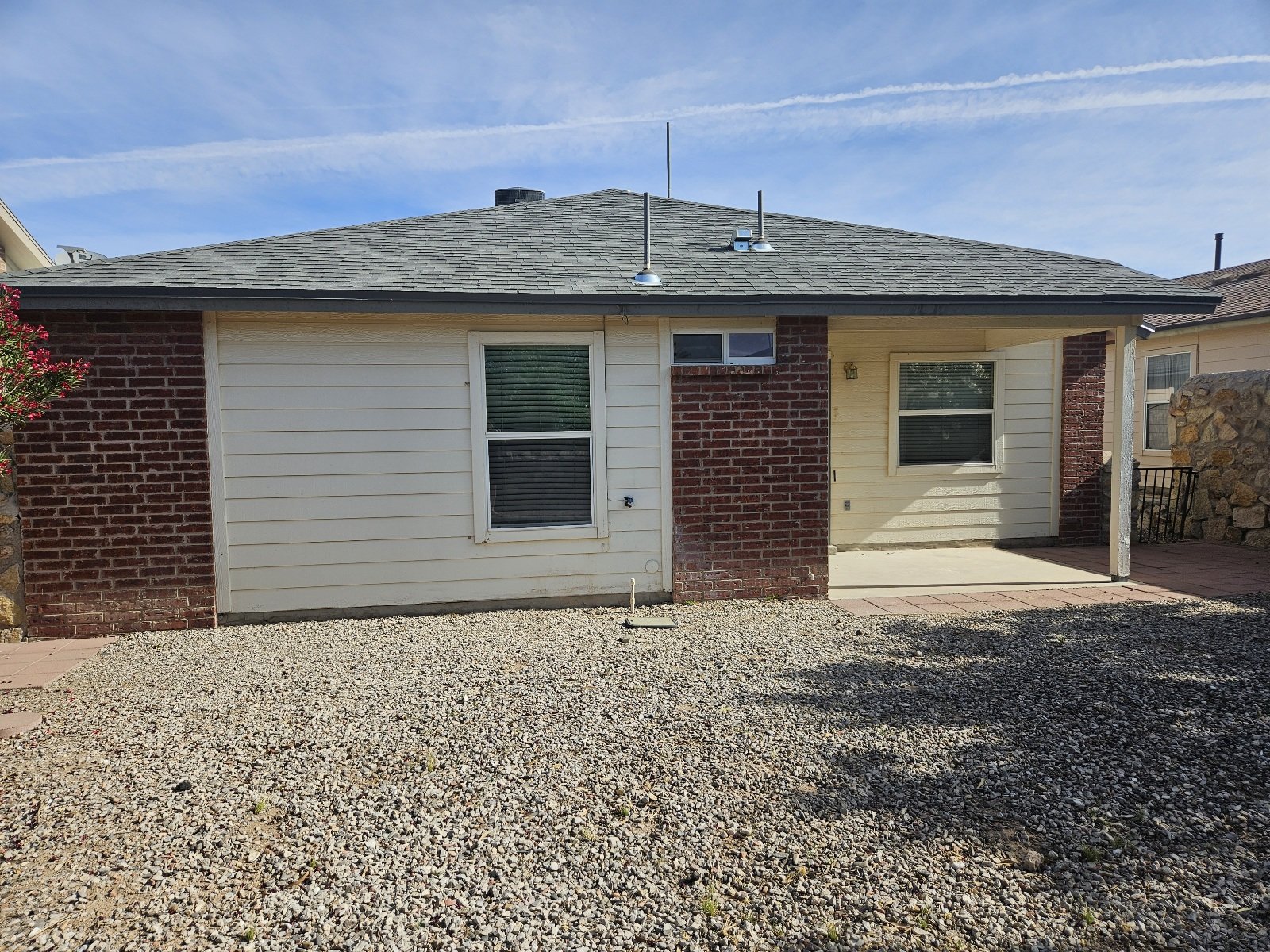 EAST : 3 BR, 2 BTH ***REFRIGERATED AIR*** property image