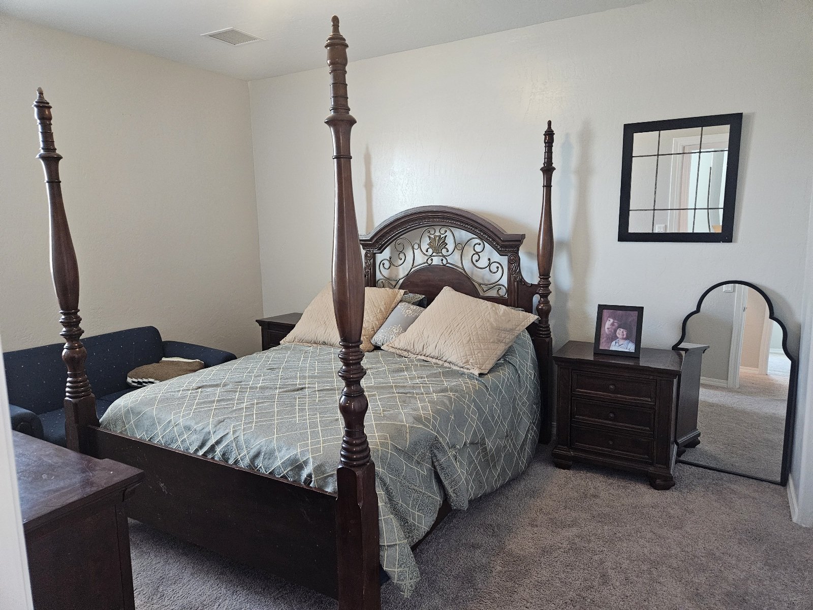 SANTA TERESA- 3 BR, 2 BA WITH REFRIGERATED AIR! property image