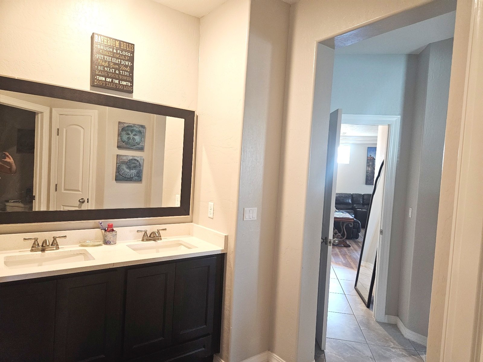 SANTA TERESA- 3 BR, 2 BA WITH REFRIGERATED AIR! property image