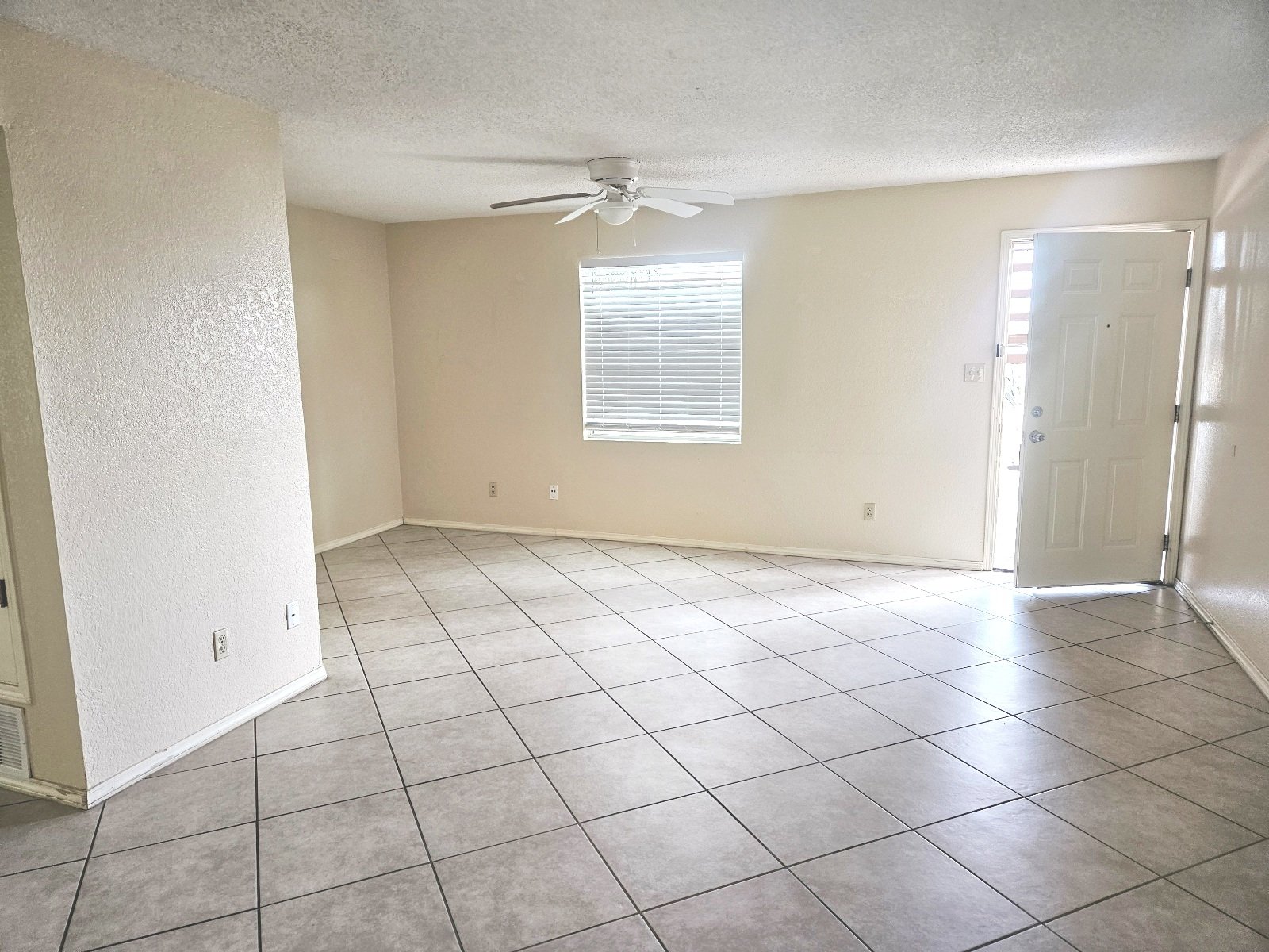WESTSIDE: 2 BR, 1 BA REFRIGERATED AIR property image