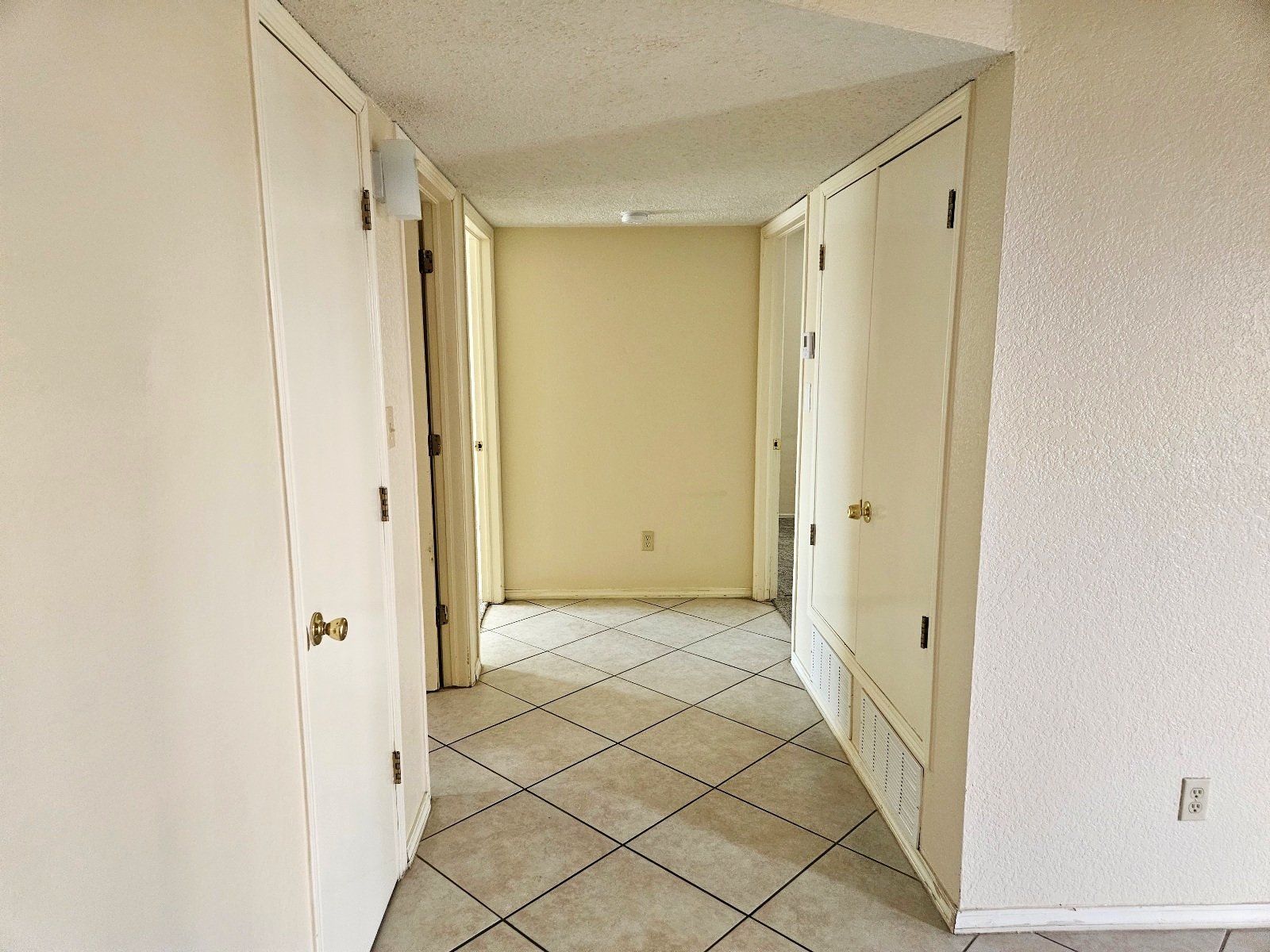 WESTSIDE: 2 BR, 1 BA REFRIGERATED AIR property image