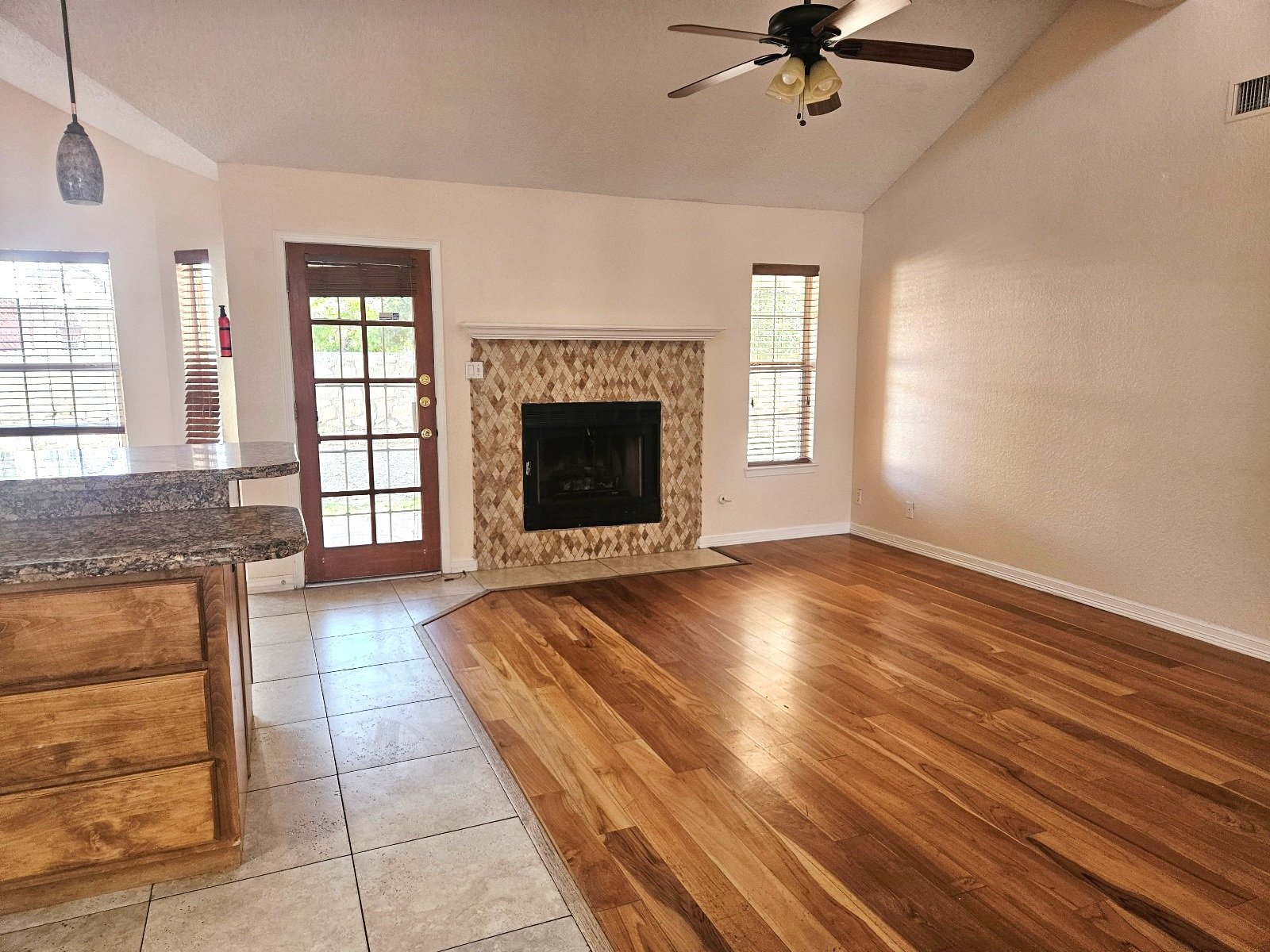 GEORGE DIETER & MONTANA: 3 BR, 2.5 BTH ***REFRIGERATED AIR*** property image