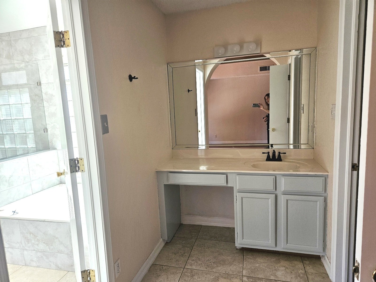 GEORGE DIETER & MONTANA: 3 BR, 2.5 BTH ***REFRIGERATED AIR*** property image