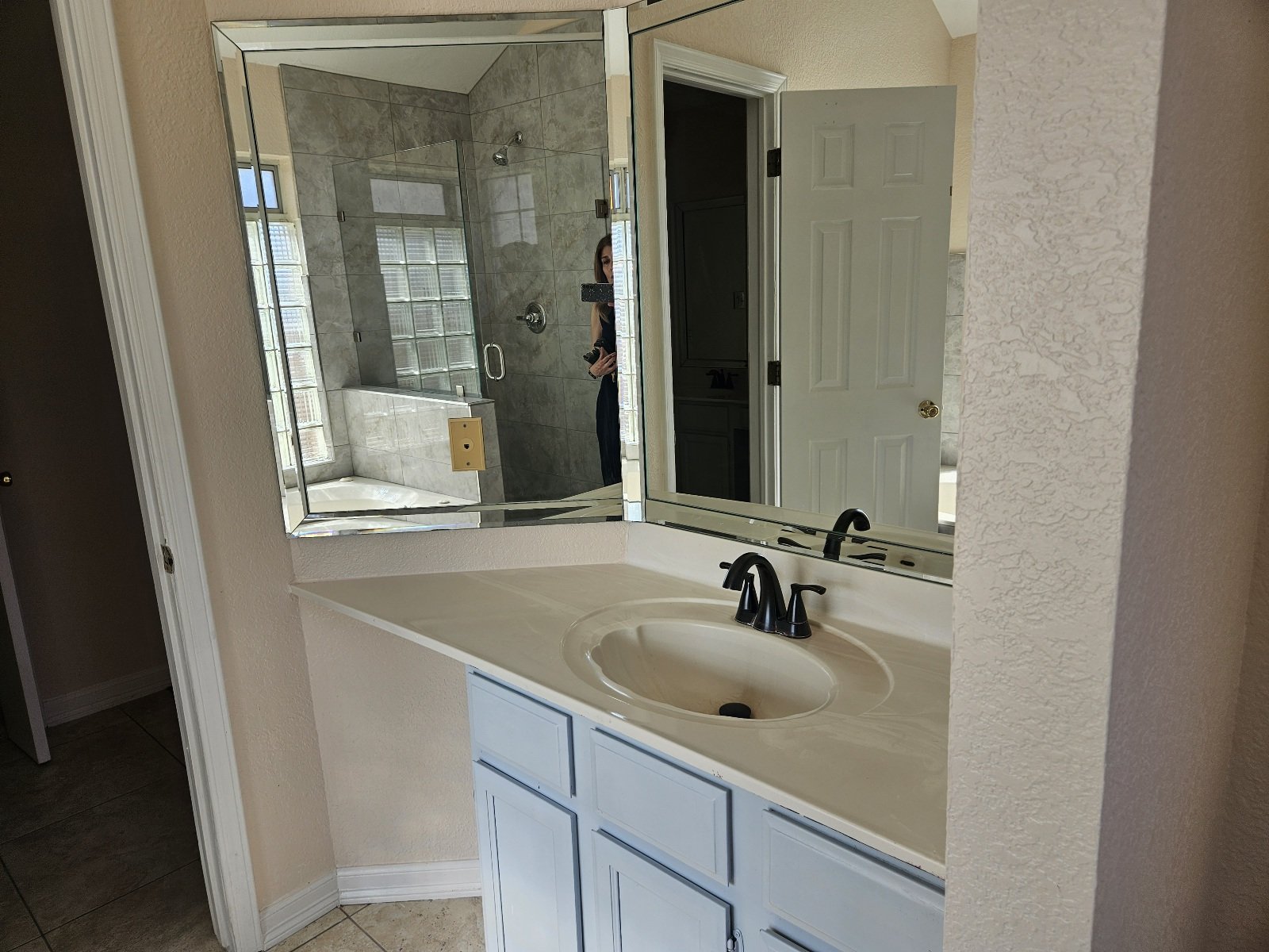 GEORGE DIETER & MONTANA: 3 BR, 2.5 BTH ***REFRIGERATED AIR*** property image
