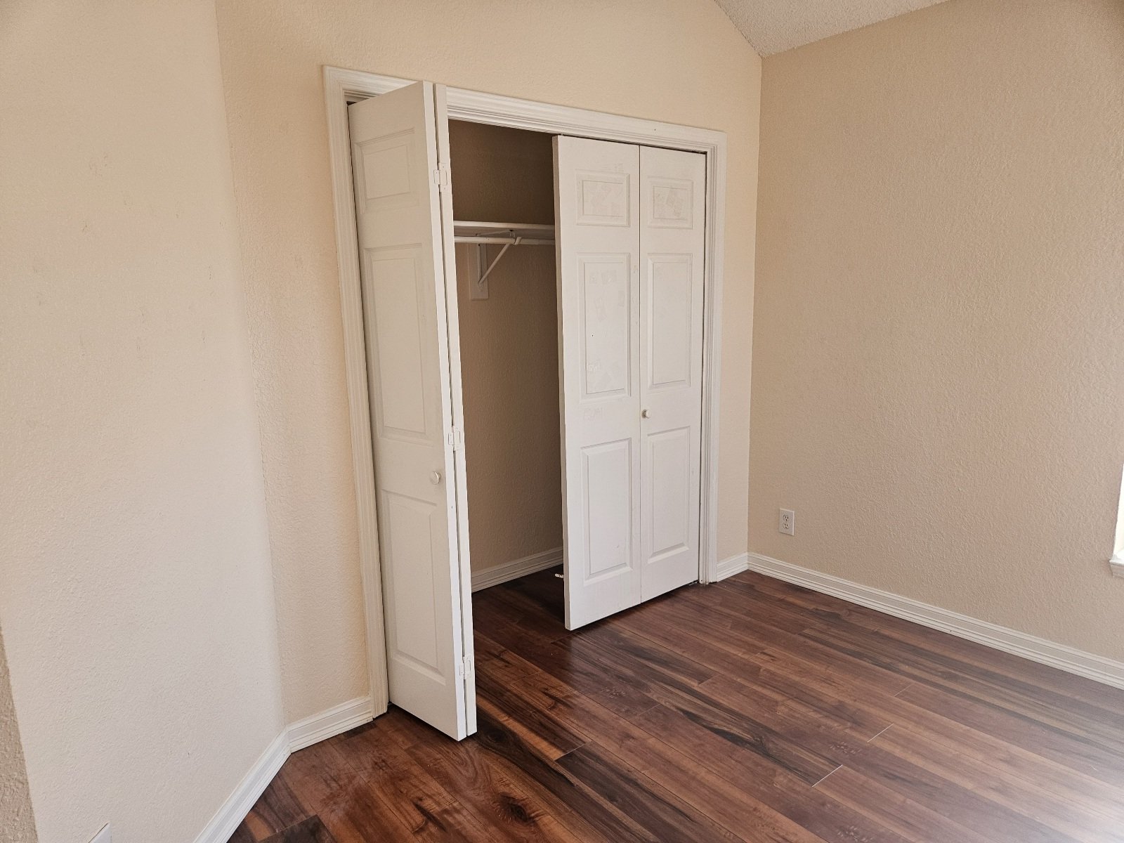 GEORGE DIETER & MONTANA: 3 BR, 2.5 BTH ***REFRIGERATED AIR*** property image