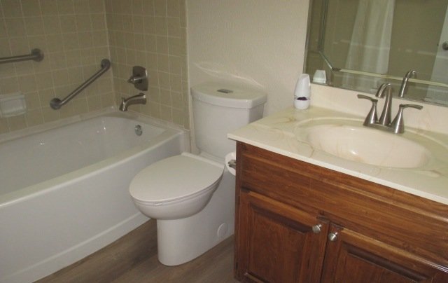 WESTSIDE: 3 BR, 2 BA TOWNHOME REFRIGERATED AIR property image