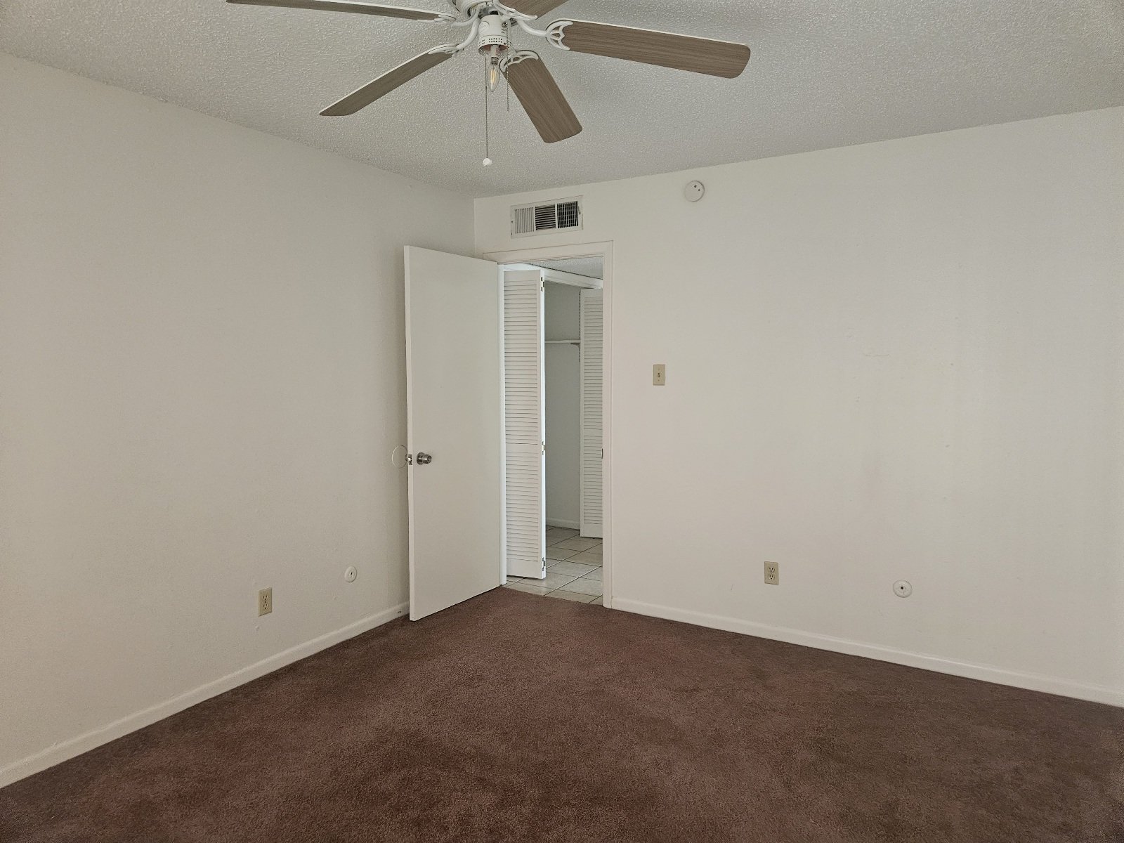WEST: DUPLEX: 2 BR 2 BTH *** REFRIGERATED AIR *** property image