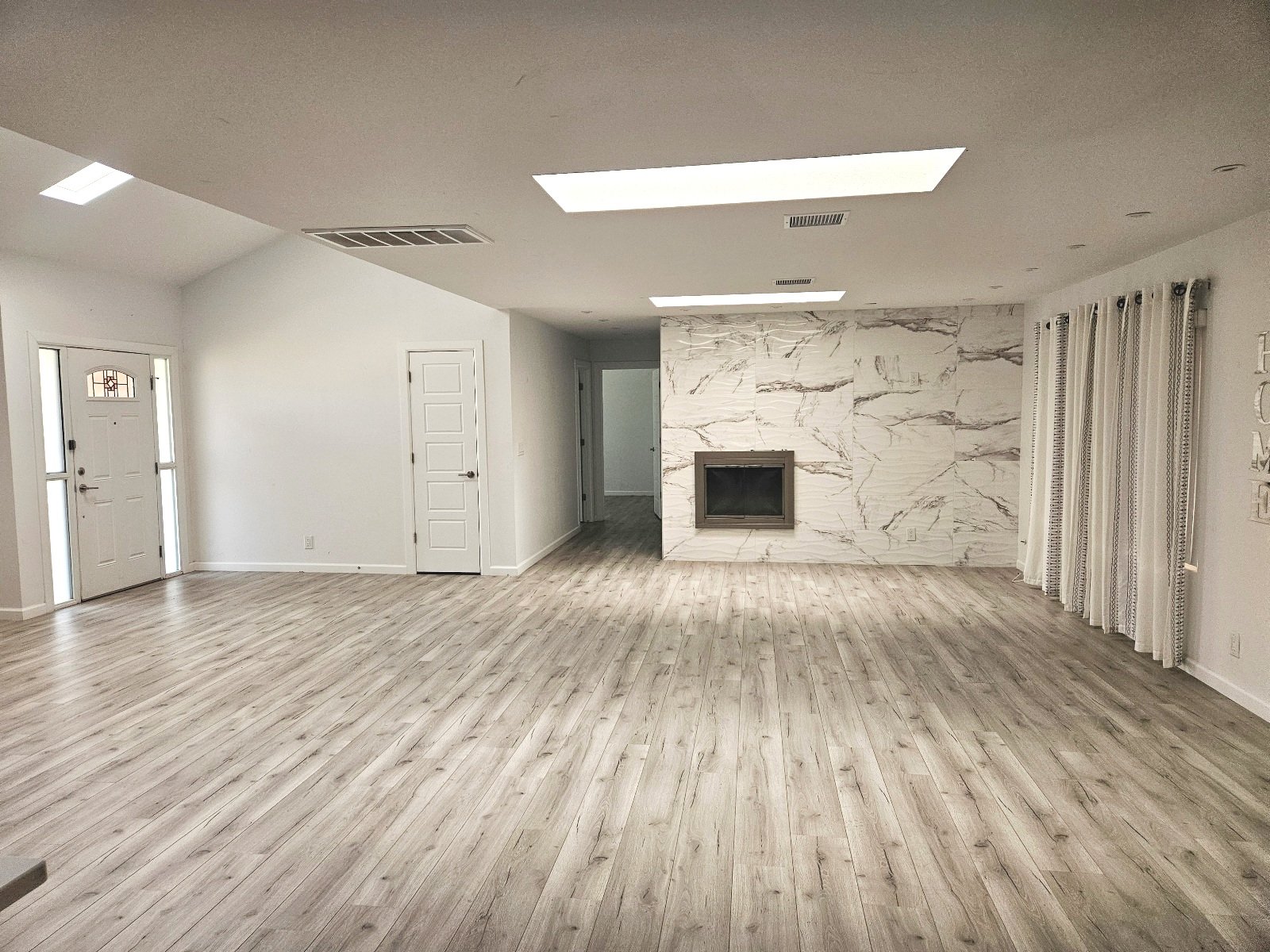 EAST : 3 BR, 1 3/4 BA REFRIGERATED AIR! property image
