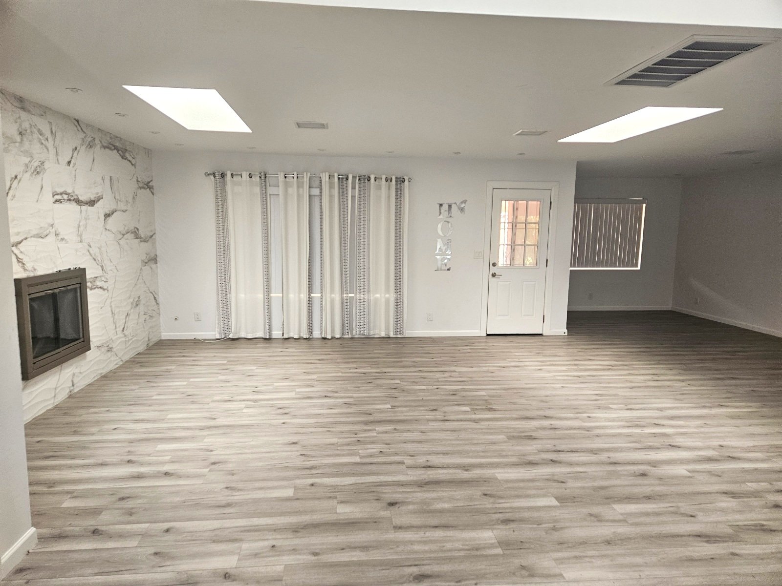 EAST : 3 BR, 1 3/4 BA REFRIGERATED AIR! property image