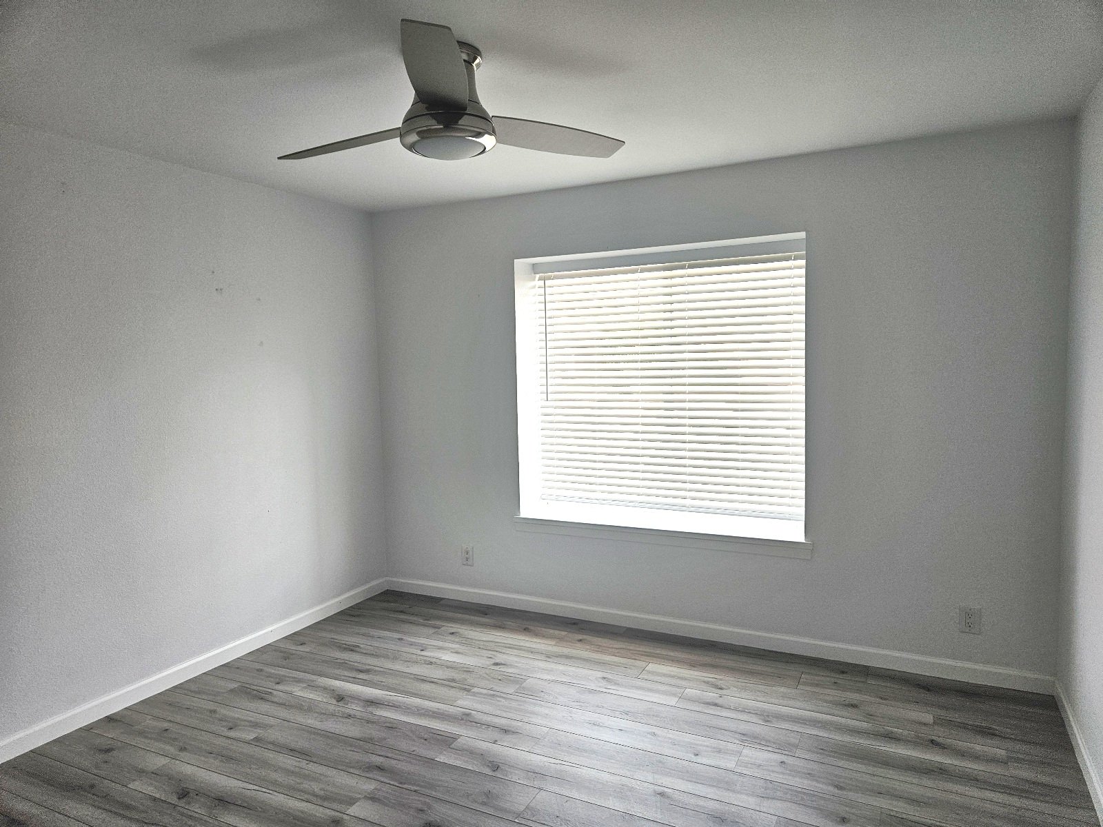 EAST : 3 BR, 1 3/4 BA REFRIGERATED AIR! property image