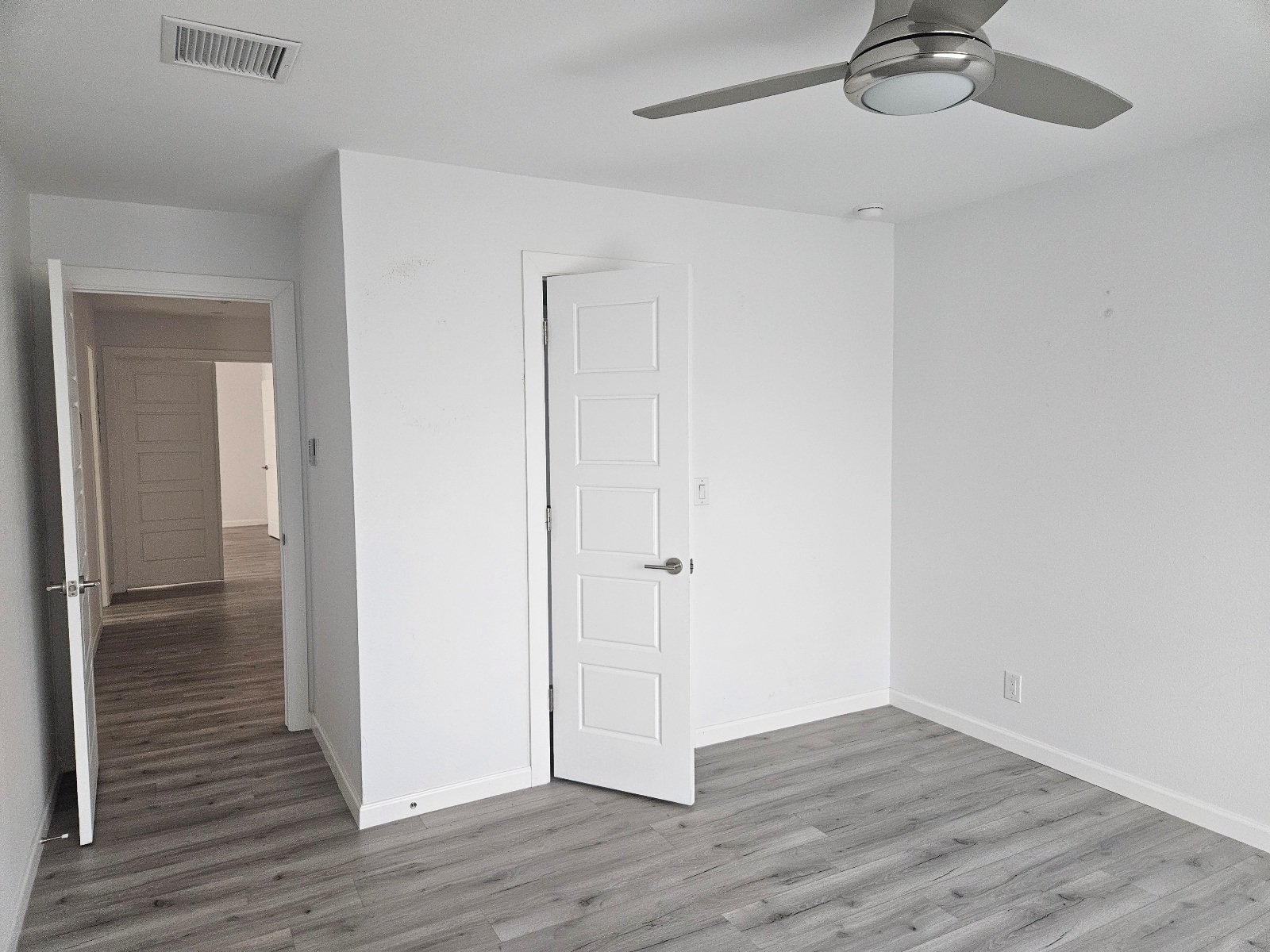 EAST : 3 BR, 1 3/4 BA REFRIGERATED AIR! property image