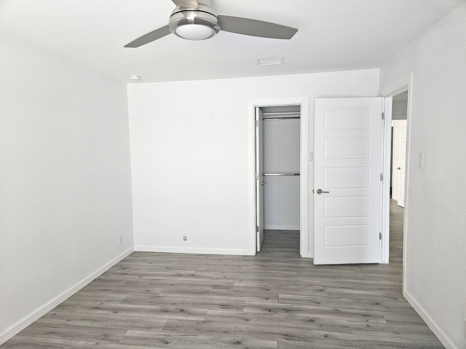 EAST : 3 BR, 1 3/4 BA REFRIGERATED AIR! property image