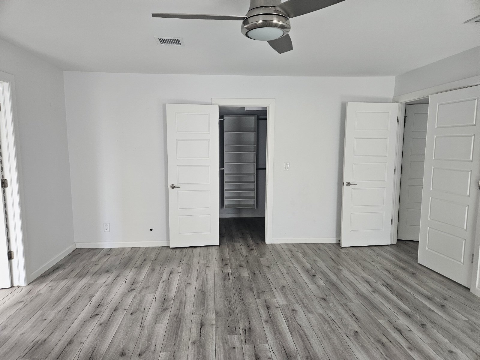 EAST : 3 BR, 1 3/4 BA REFRIGERATED AIR! property image