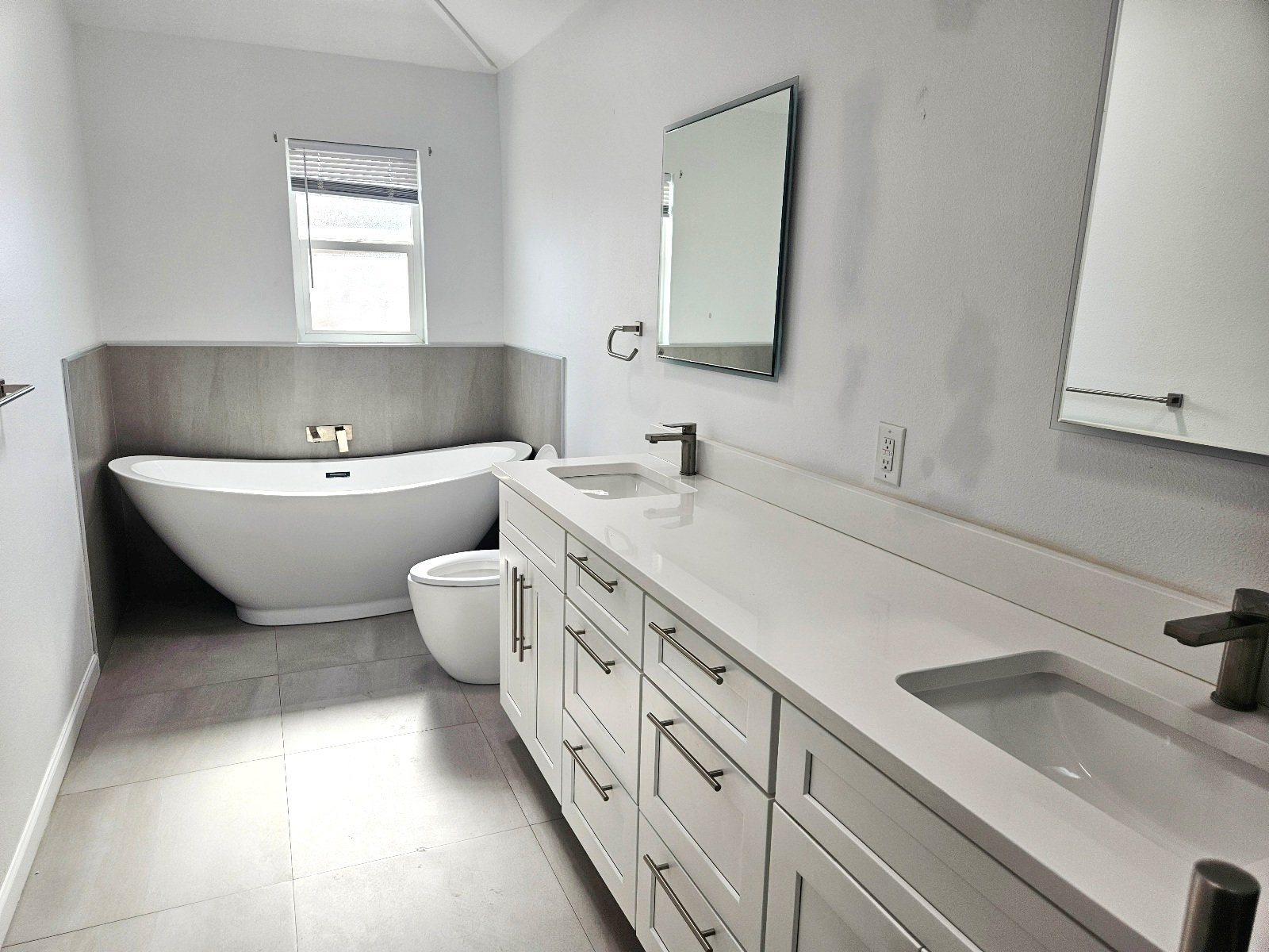 EAST : 3 BR, 1 3/4 BA REFRIGERATED AIR! property image