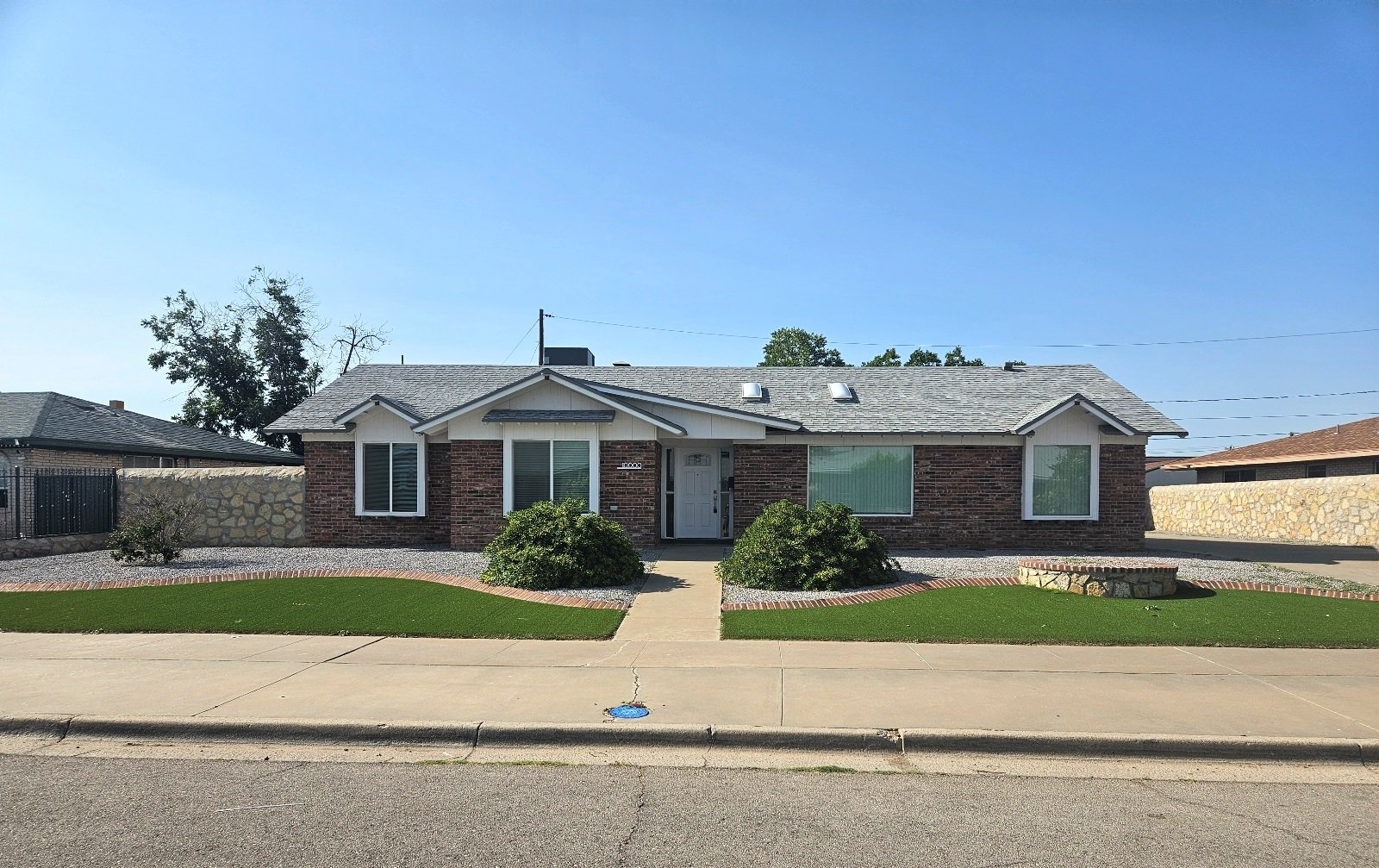 EAST : 3 BR, 1 3/4 BA REFRIGERATED AIR! property image