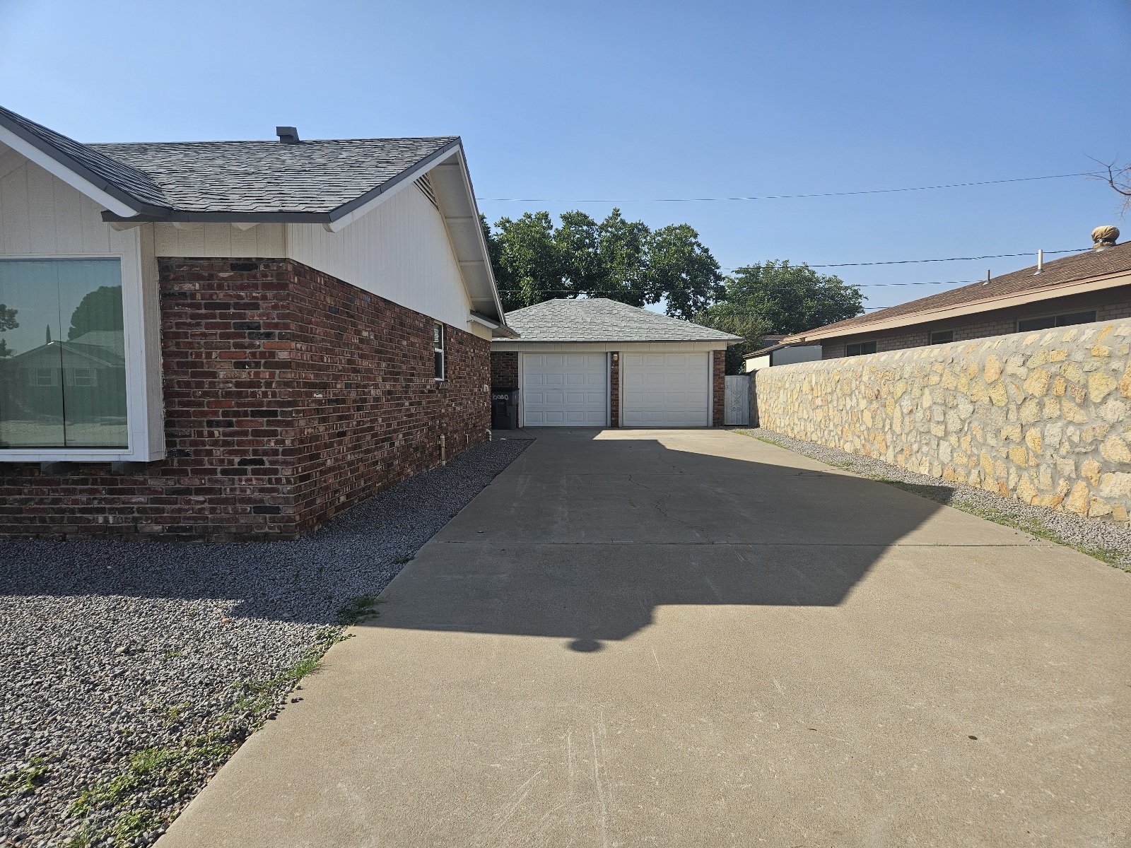EAST : 3 BR, 1 3/4 BA REFRIGERATED AIR! property image