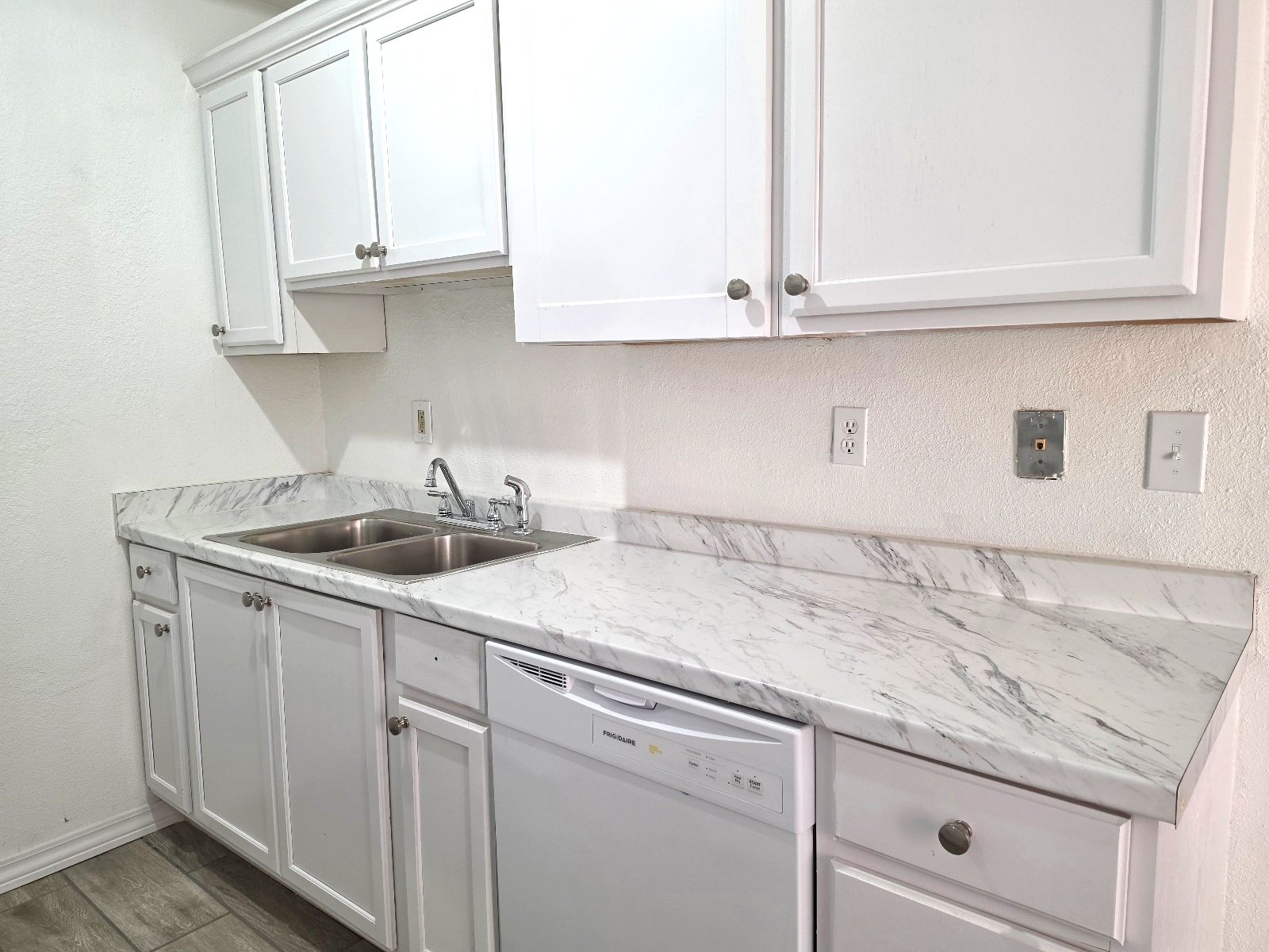 LOWER VALLEY: 3 BR, 1.5 BTH property image