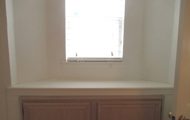 WESTSIDE: 4 BR, 2 BA REFRIGERATED AIR property image