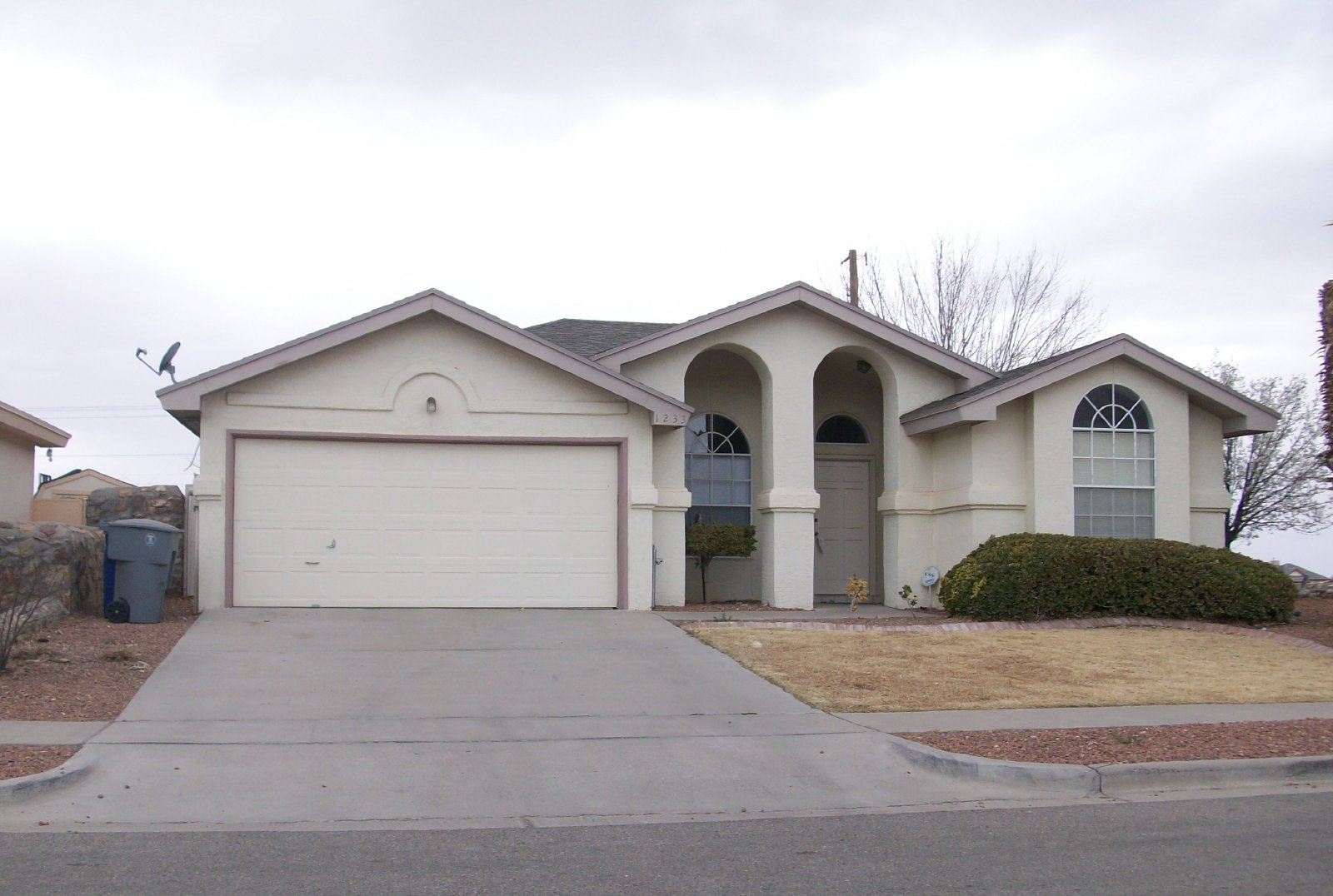 WESTSIDE: 4 BR, 2 BA REFRIGERATED AIR property image