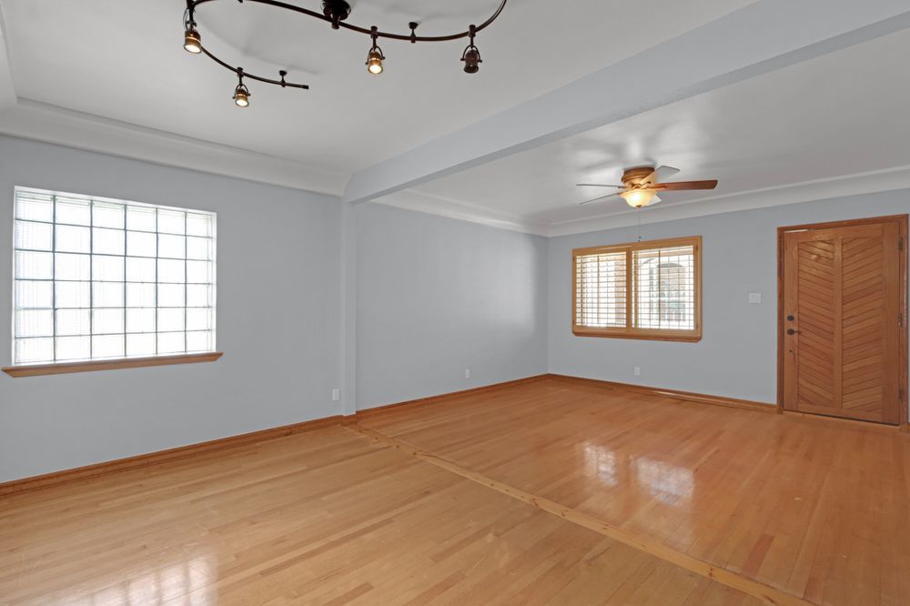 CENTRAL- 3 BR APARTMENT, 1 BA- REFRIGERATED AIR! property image