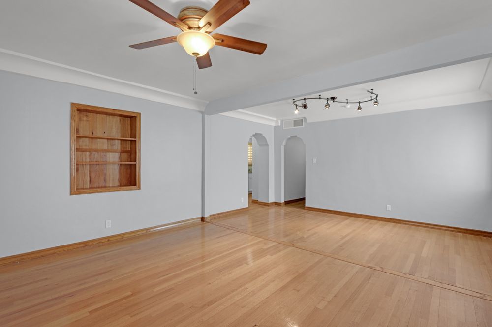 CENTRAL- 3 BR APARTMENT, 1 BA- REFRIGERATED AIR! property image