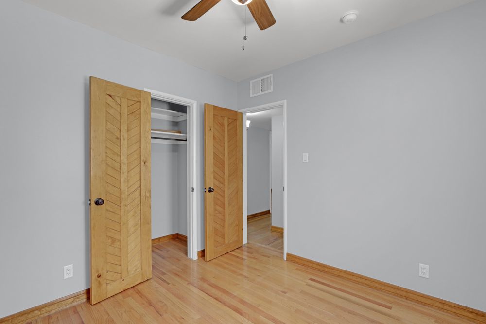 CENTRAL- 3 BR APARTMENT, 1 BA- REFRIGERATED AIR! property image