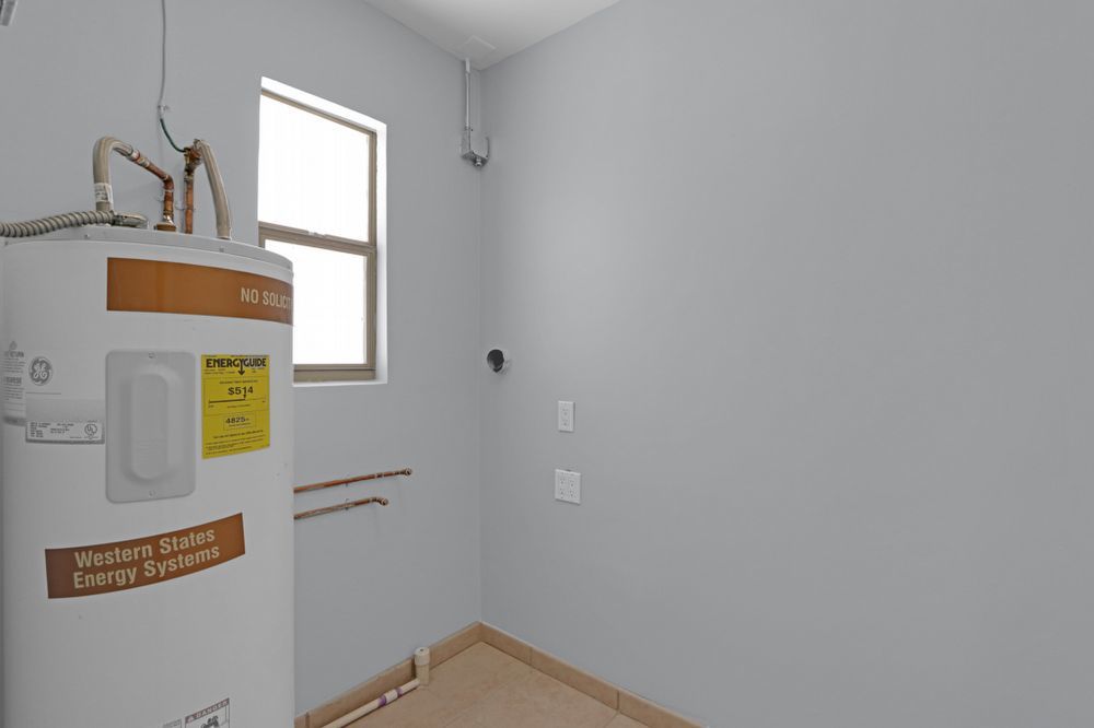 CENTRAL- 3 BR APARTMENT, 1 BA- REFRIGERATED AIR! property image